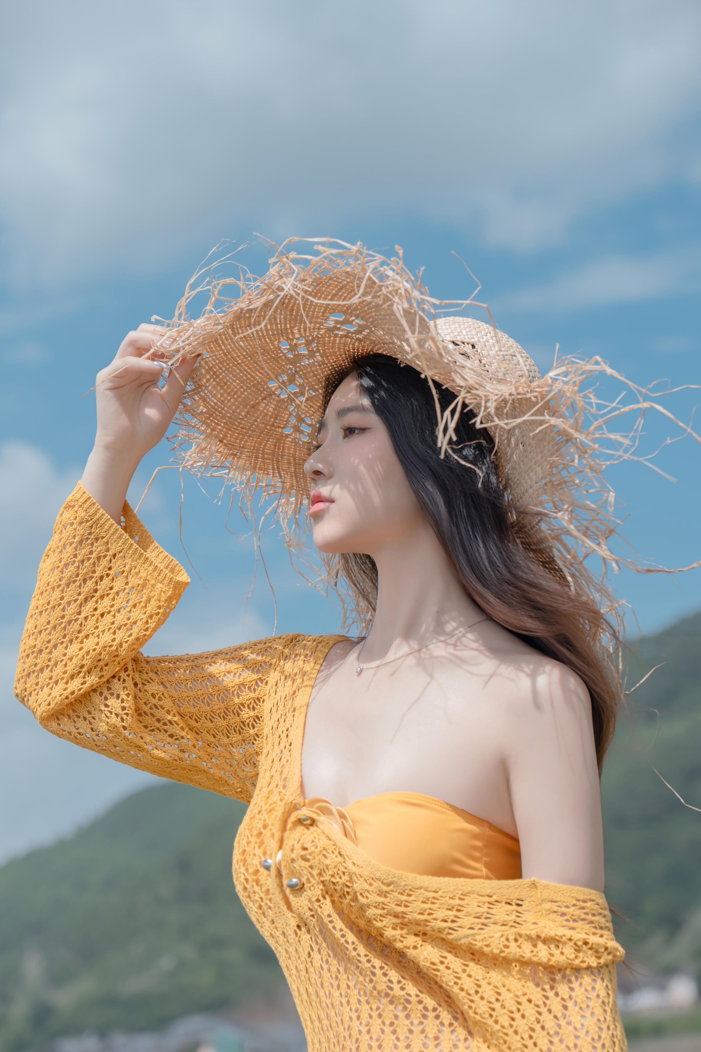 [私房] Nnian Năm Năm - Hạ Lộc: Bikini Cam Cỏ Lộ Ngực Chụp Ngoài Trời 80P