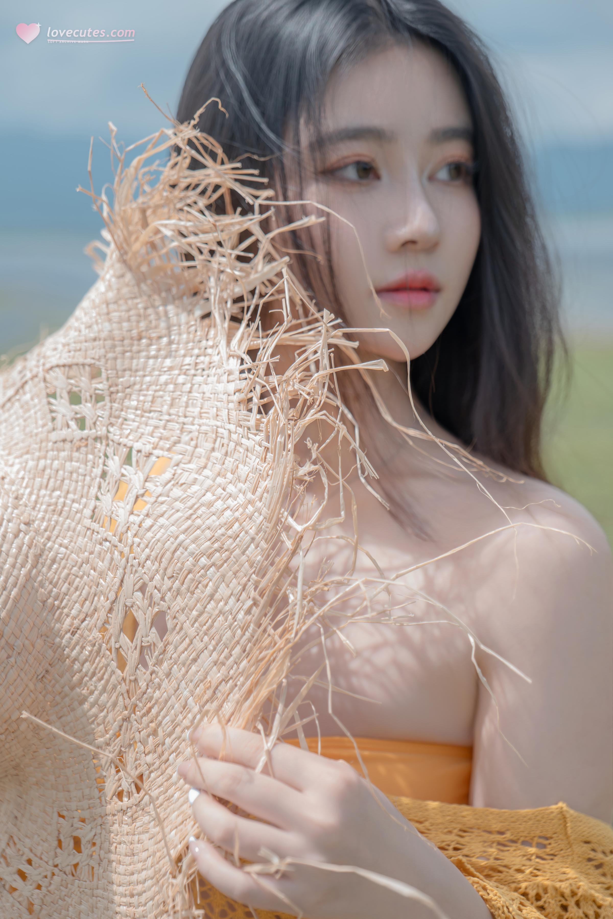 [私房] Nnian Năm Năm - Hạ Lộc: Bikini Cam Cỏ Lộ Ngực Chụp Ngoài Trời 80P