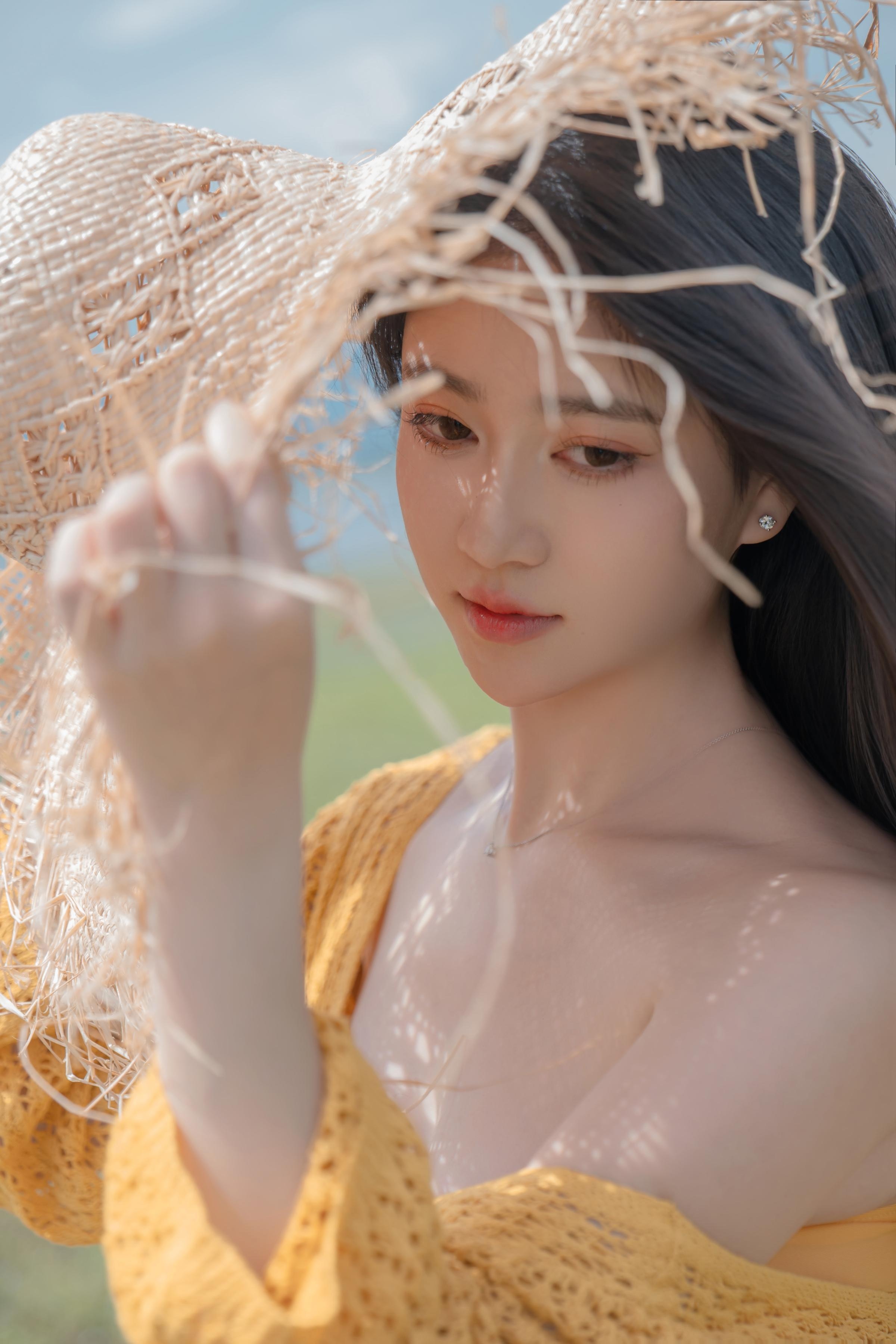[私房] Nnian Năm Năm - Hạ Lộc: Bikini Cam Cỏ Lộ Ngực Chụp Ngoài Trời 80P