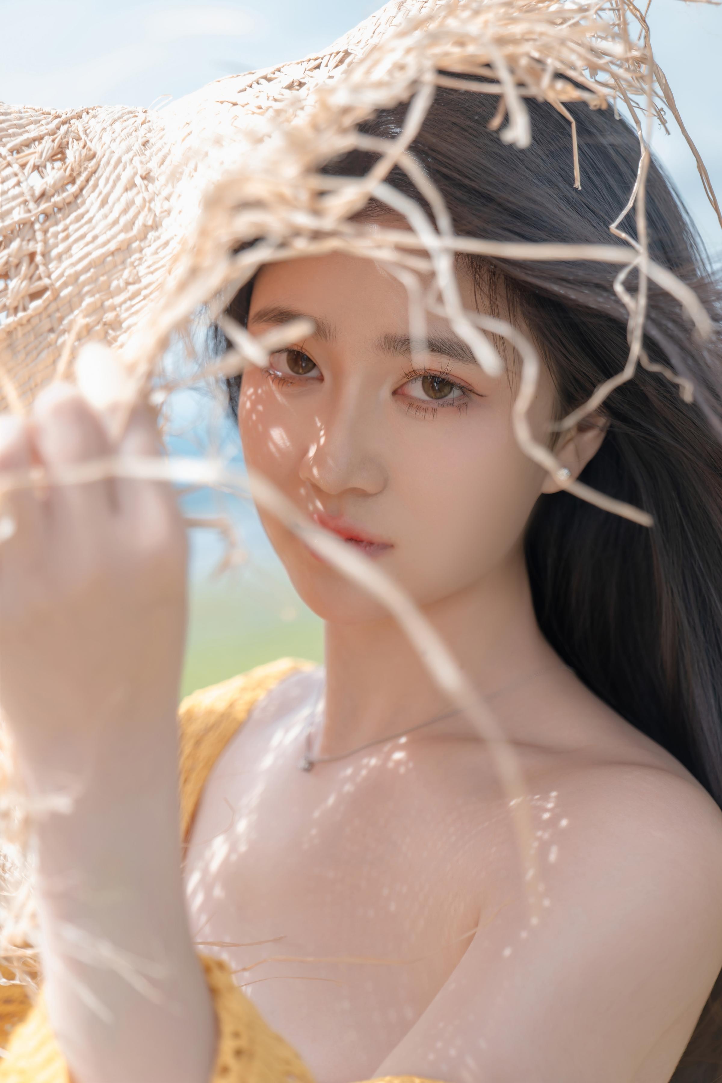 [私房] Nnian Năm Năm - Hạ Lộc: Bikini Cam Cỏ Lộ Ngực Chụp Ngoài Trời 80P