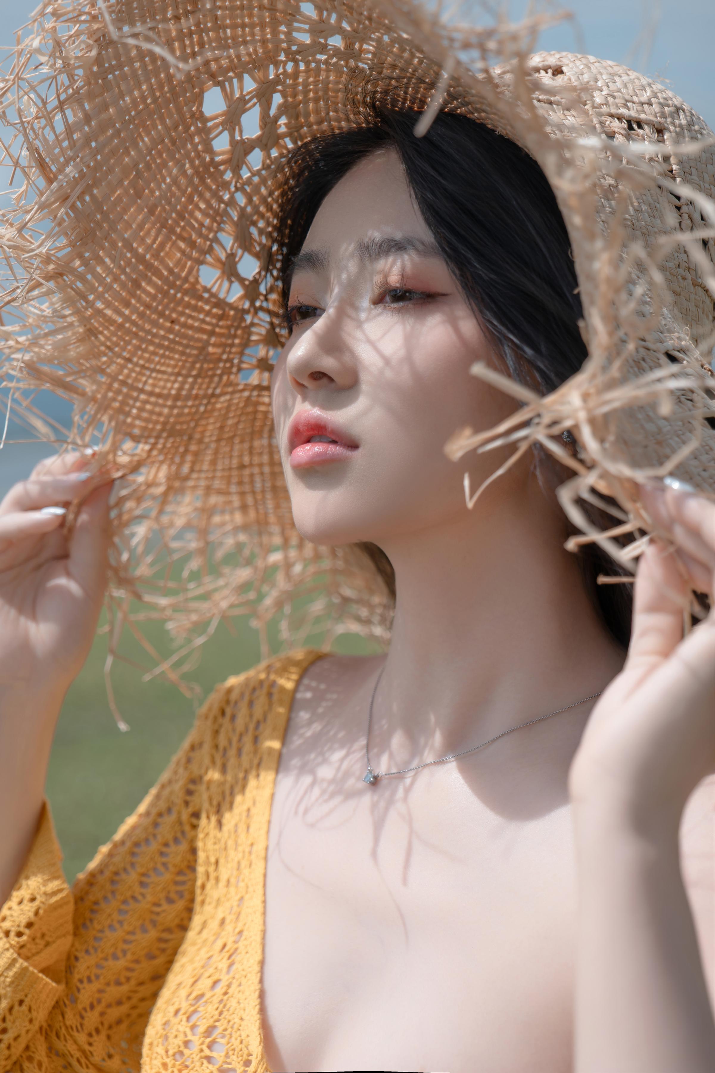 [私房] Nnian Năm Năm - Hạ Lộc: Bikini Cam Cỏ Lộ Ngực Chụp Ngoài Trời 80P