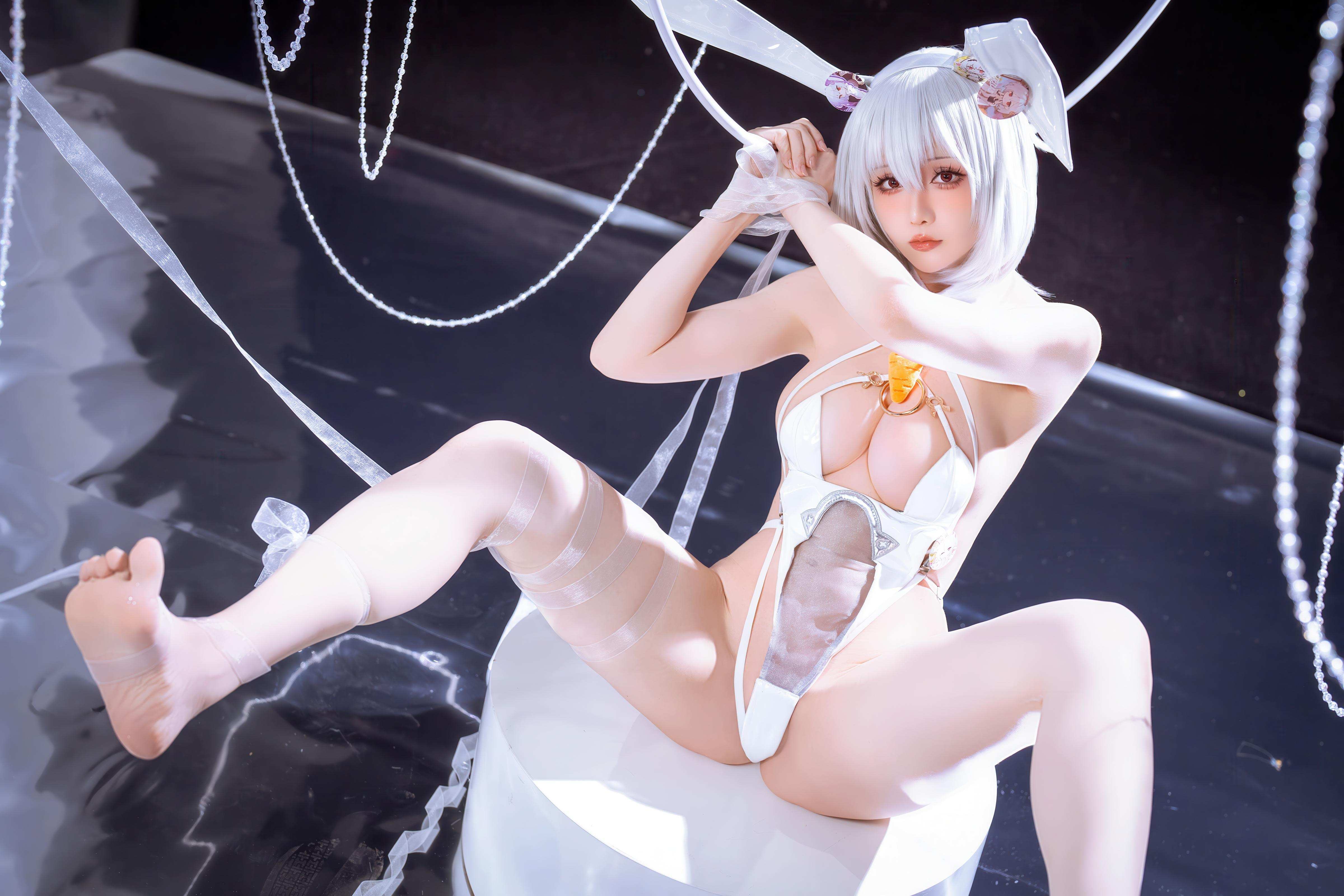 [cosplay] 星之迟迟Hoshilily - 碧蓝航线 天狼星：白兔女郎白丝巨乳 露穴美腿还原 58P