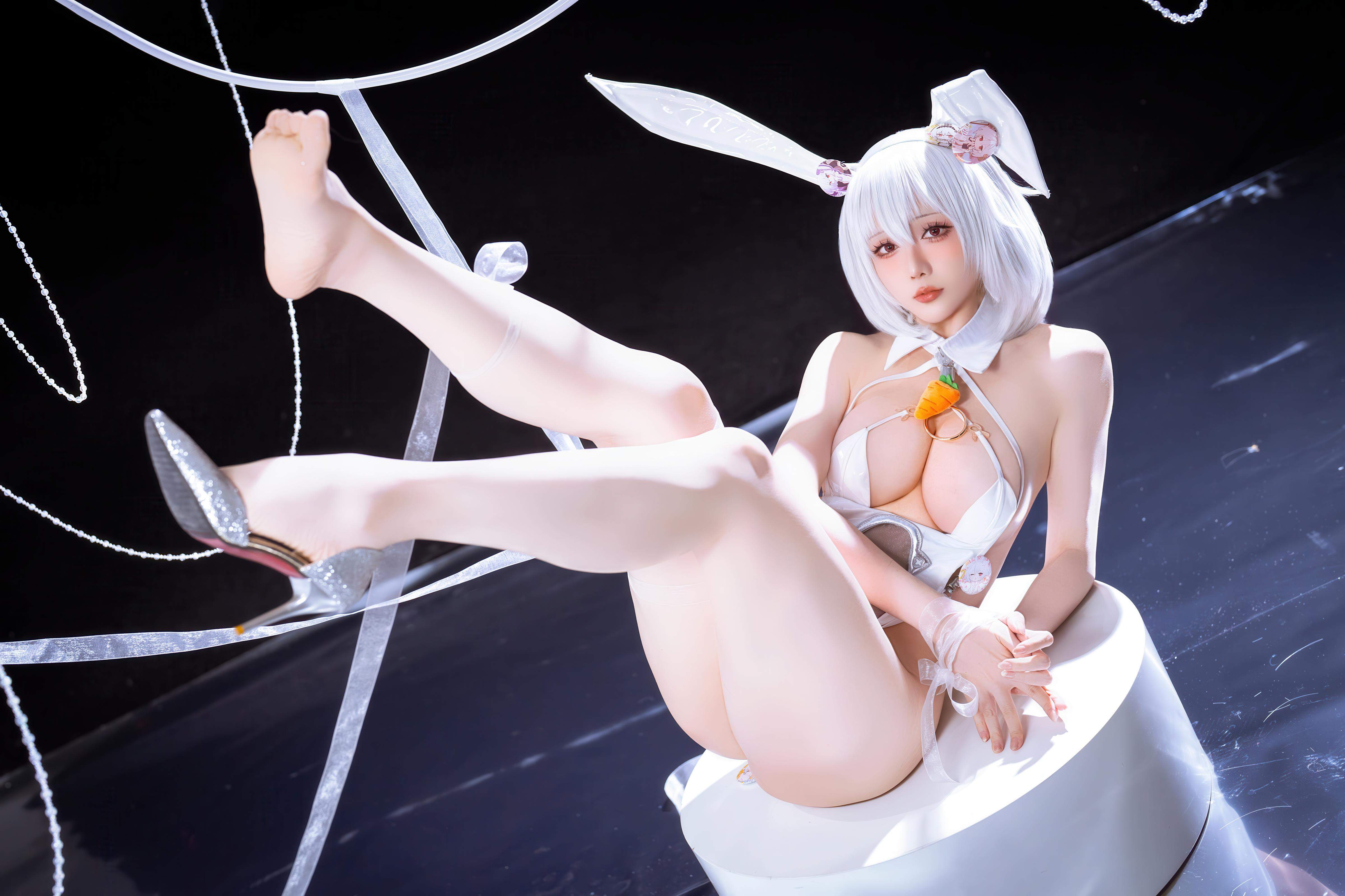 [cosplay] 星之迟迟Hoshilily - 碧蓝航线 天狼星：白兔女郎白丝巨乳 露穴美腿还原 58P