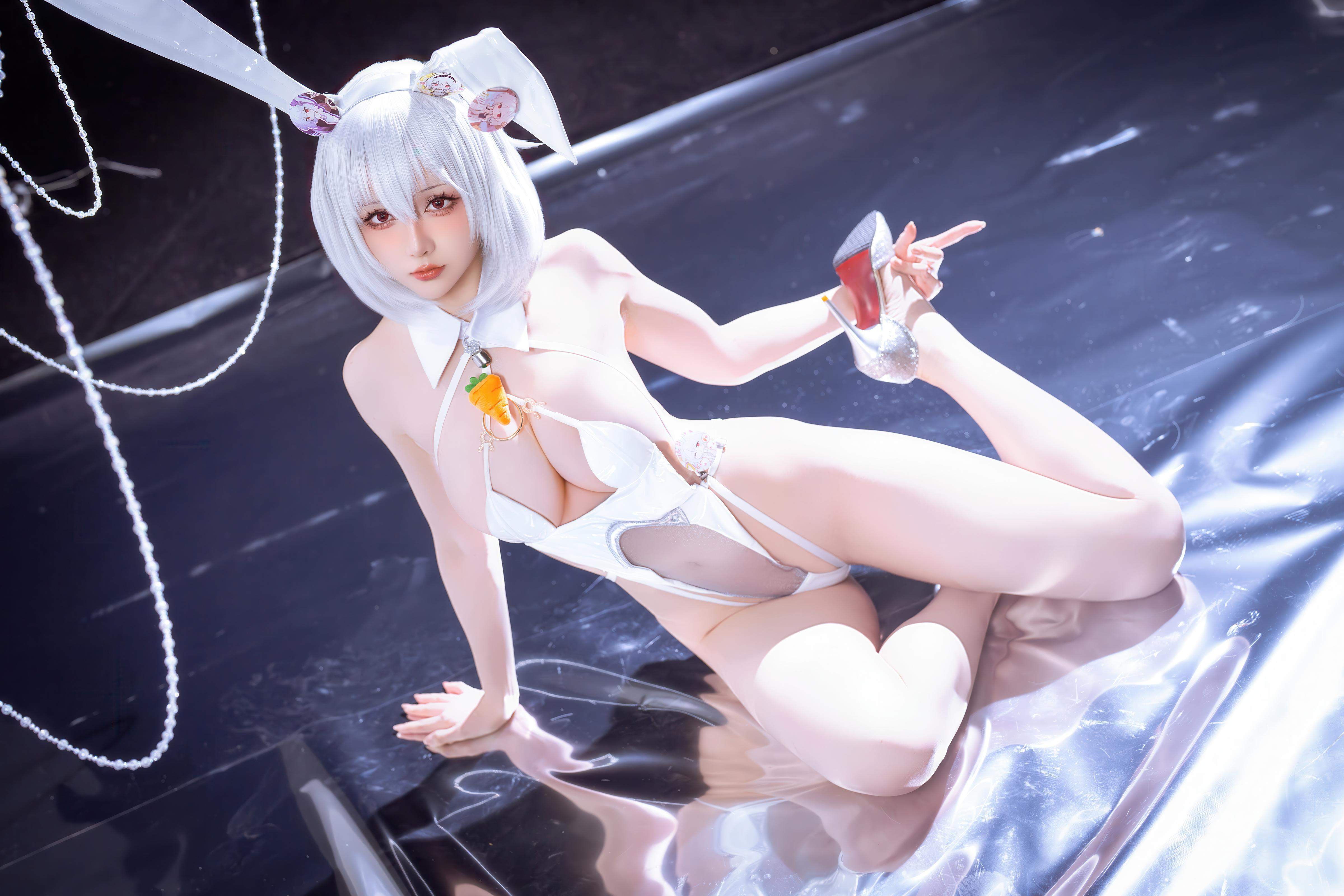 [cosplay] 星之迟迟Hoshilily - 碧蓝航线 天狼星：白兔女郎白丝巨乳 露穴美腿还原 58P
