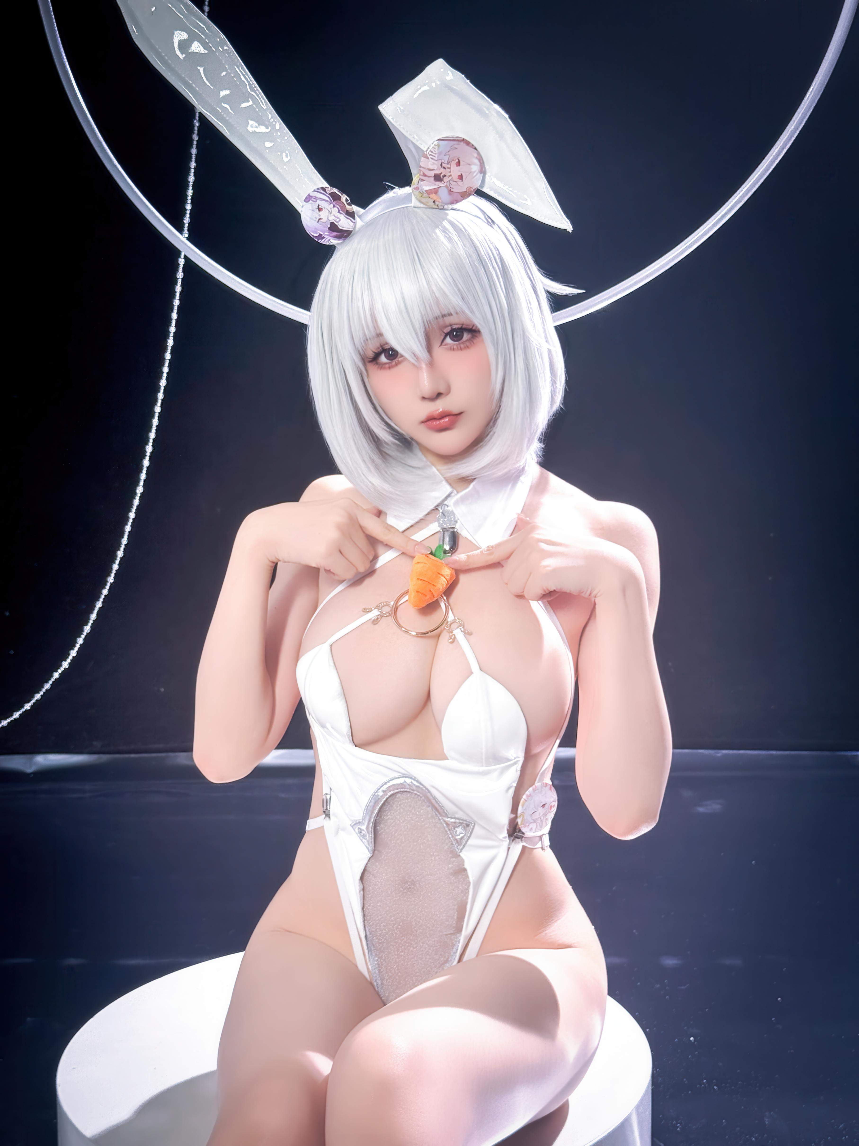 [cosplay] 星之迟迟Hoshilily - 碧蓝航线 天狼星：白兔女郎白丝巨乳 露穴美腿还原 58P