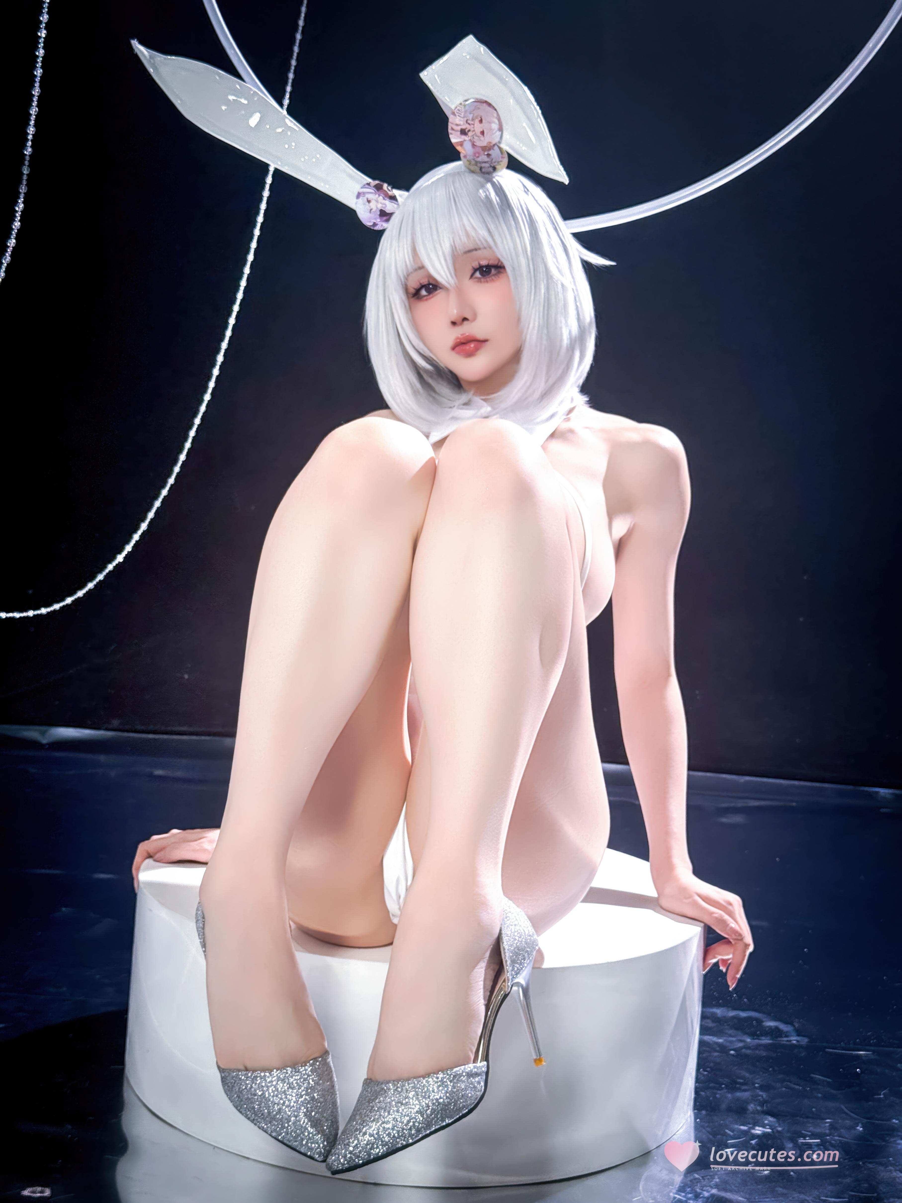 [cosplay] 星之迟迟Hoshilily - 碧蓝航线 天狼星：白兔女郎白丝巨乳 露穴美腿还原 58P