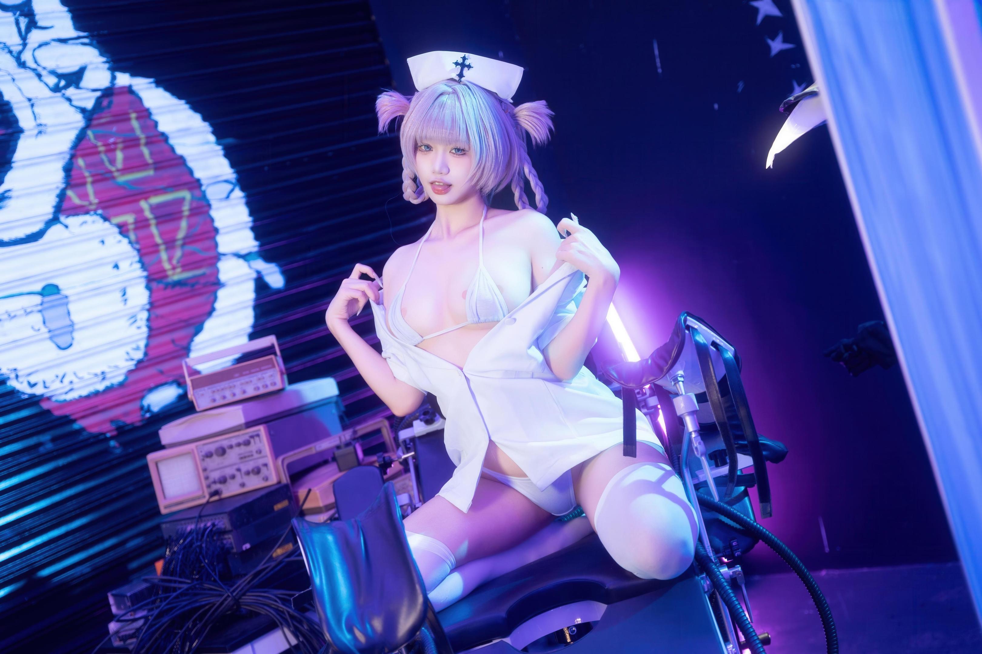 [cosplay] 柒柒要乖哦 - 彻夜之歌 小荠：护士服白丝美腿 巨乳还原 100P