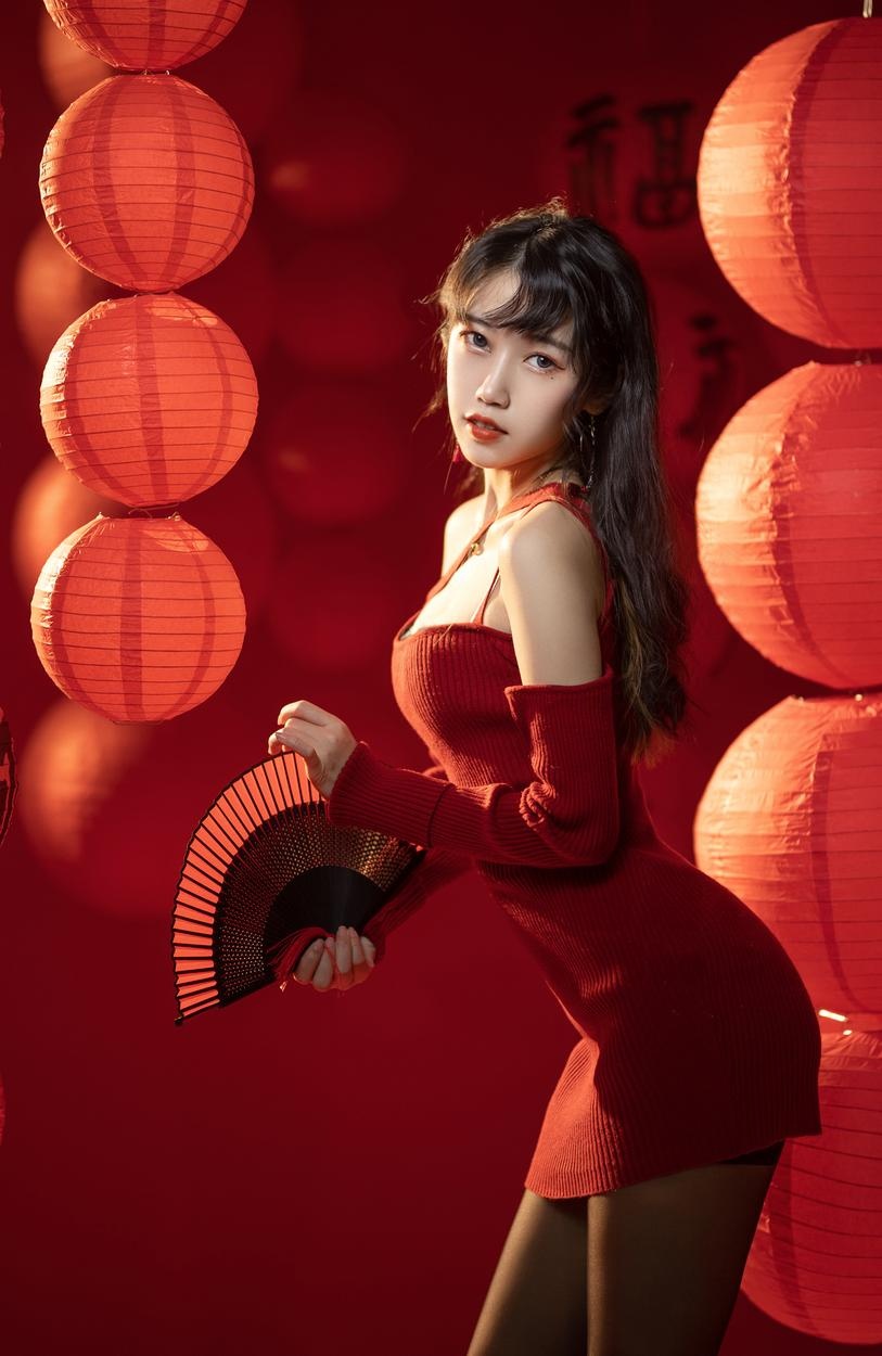 [私房] 不呆猫 - 新年：红色毛衣黑丝翘臀 新春私房 21P