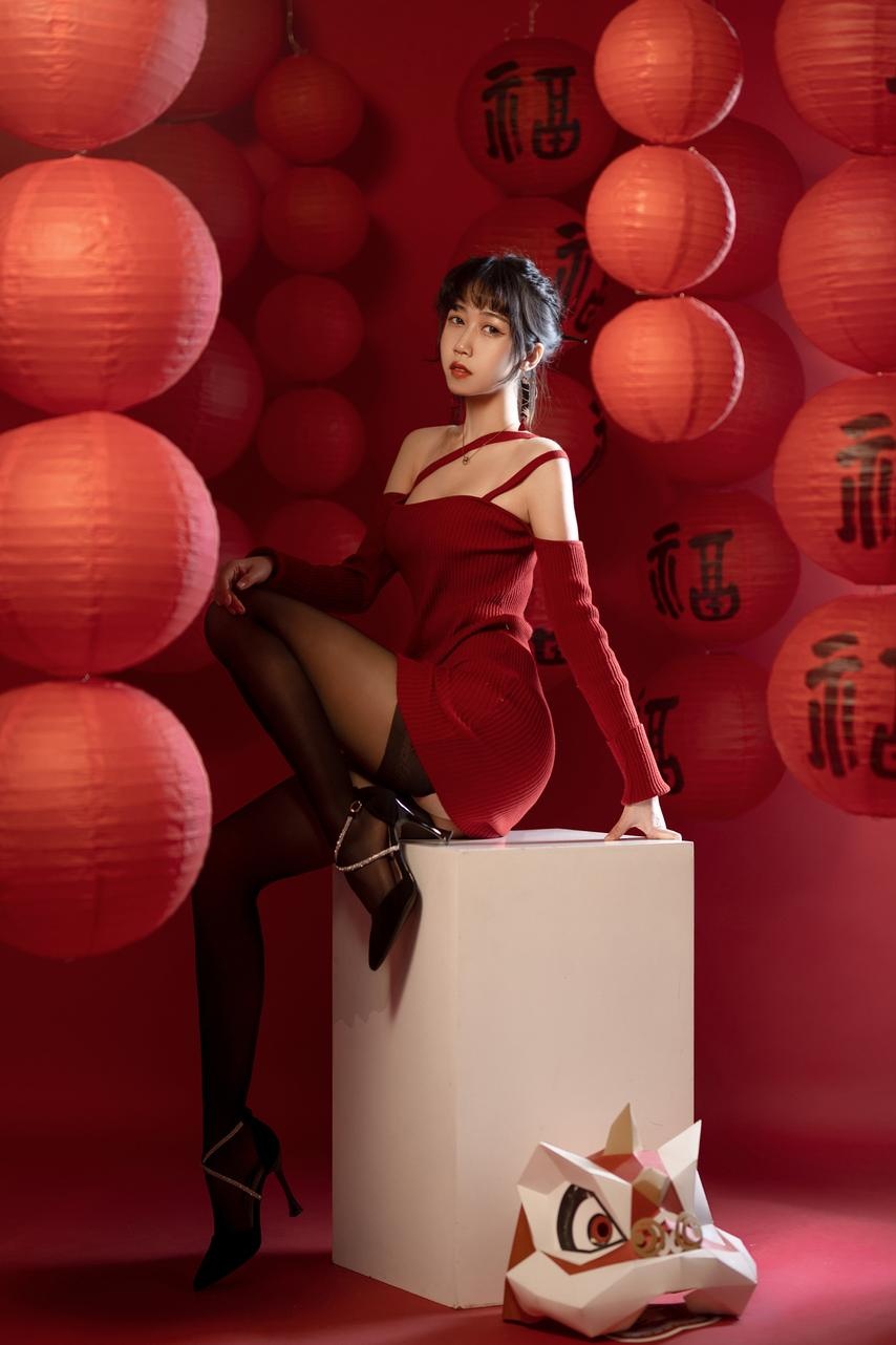 [私房] 不呆猫 - 新年：红色毛衣黑丝翘臀 新春私房 21P