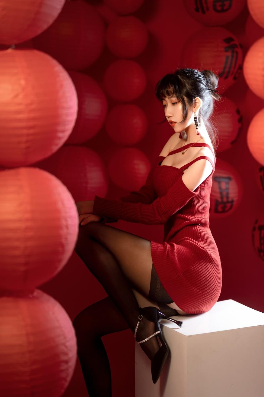 [私房] 不呆猫 - 新年：红色毛衣黑丝翘臀 新春私房 21P