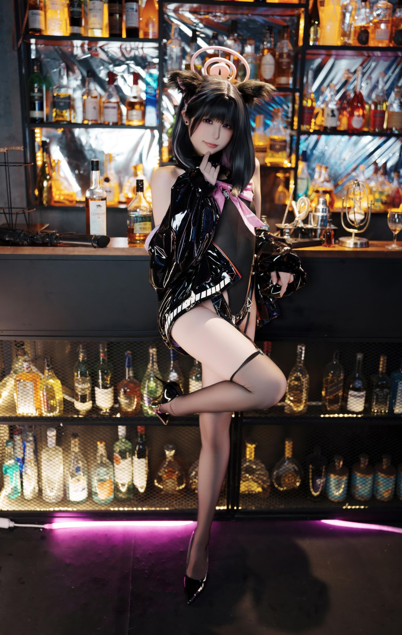 [cosplay] Quan冉有点饿 - 和纱同人：酒吧黑丝高跟 露臀角色还原 54P