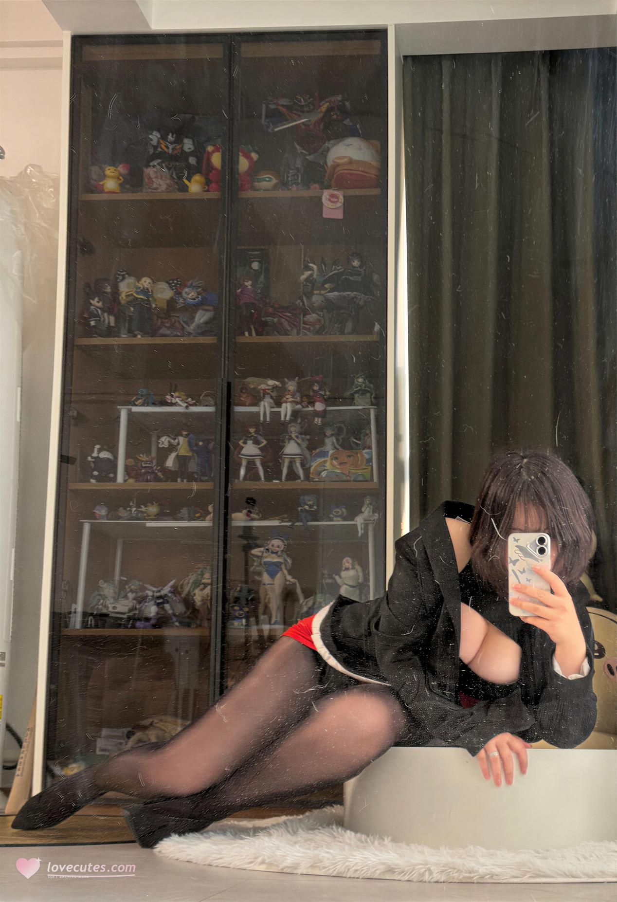 [私房] 阿半今天很开心 - 社畜自拍：黑丝包臀裙自拍 美腿私房 76P3V