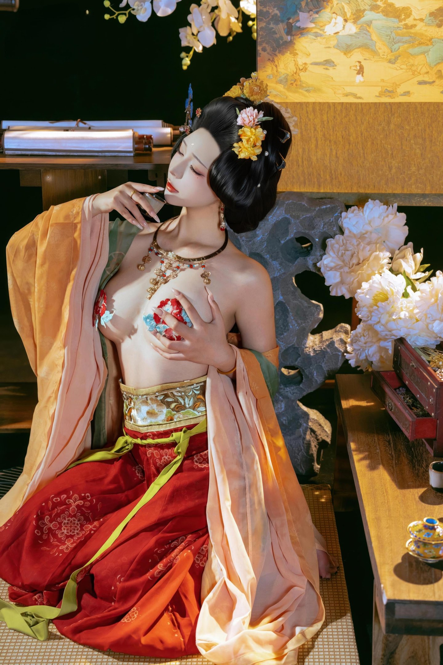 [私房] yuuhui玉汇 - Tiệc Đêm Đường Cung: Vẻ Đẹp Cổ Điển Với Thân Hình Gợi Cảm 136P