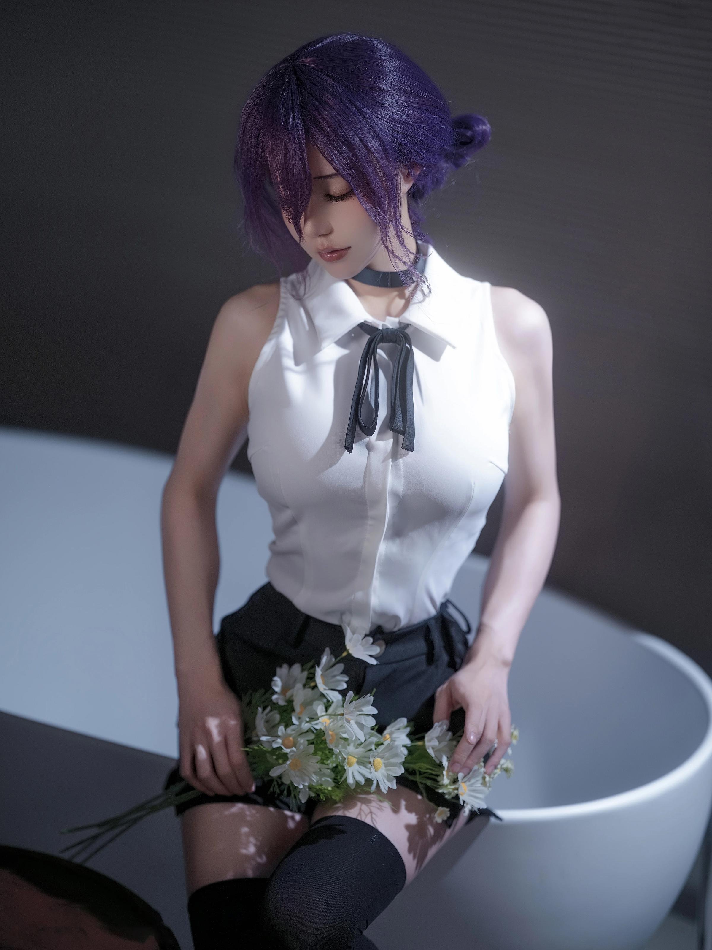 [cosplay] 小仓千代w - 链锯人 蕾塞：紫发白衬衫白丝 角色还原 32P