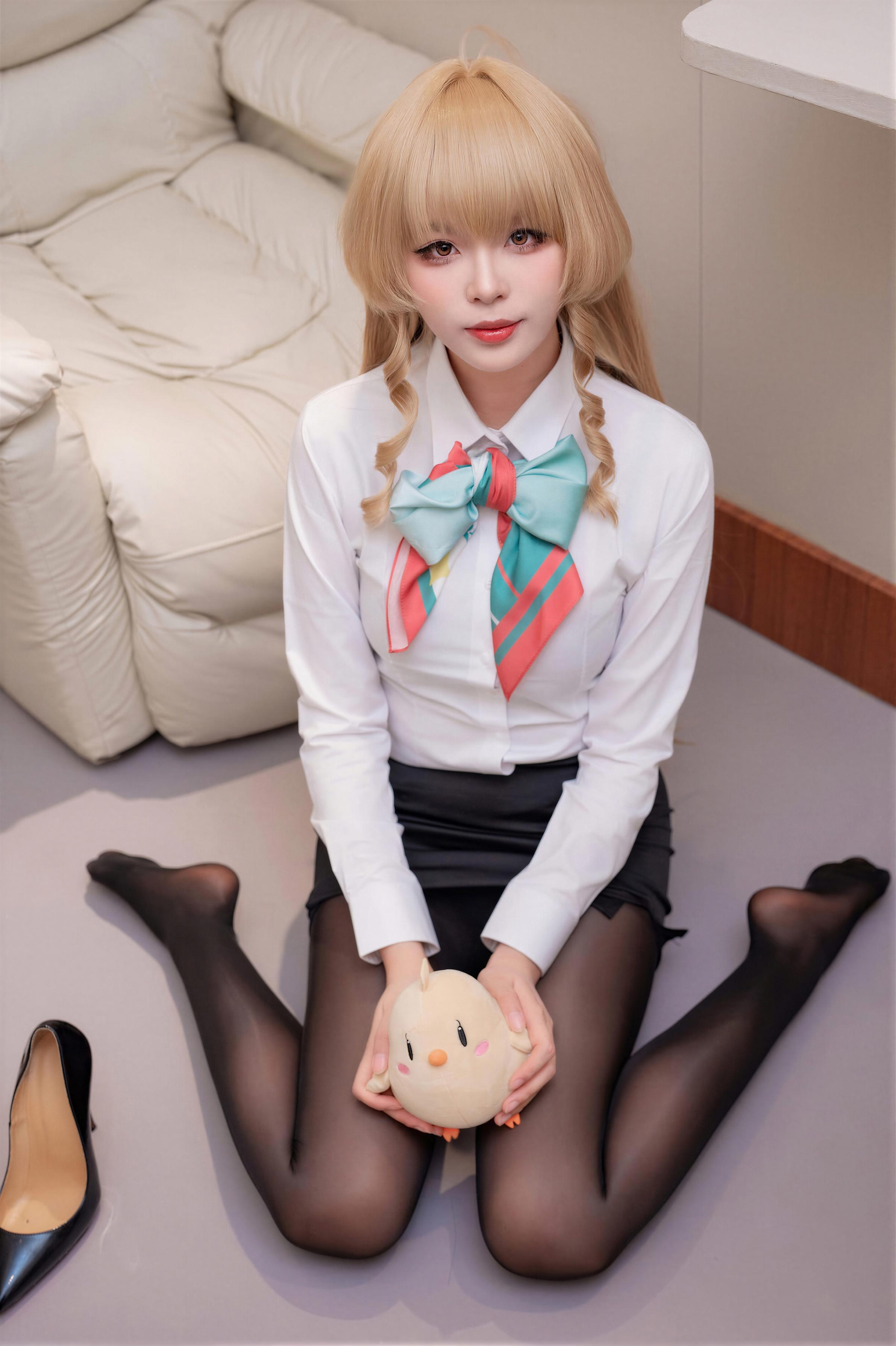 [cosplay] 轩萧学姐 - 碧蓝航线 安德烈亚 安心舒适之旅：黑丝制服美腿 50P1V