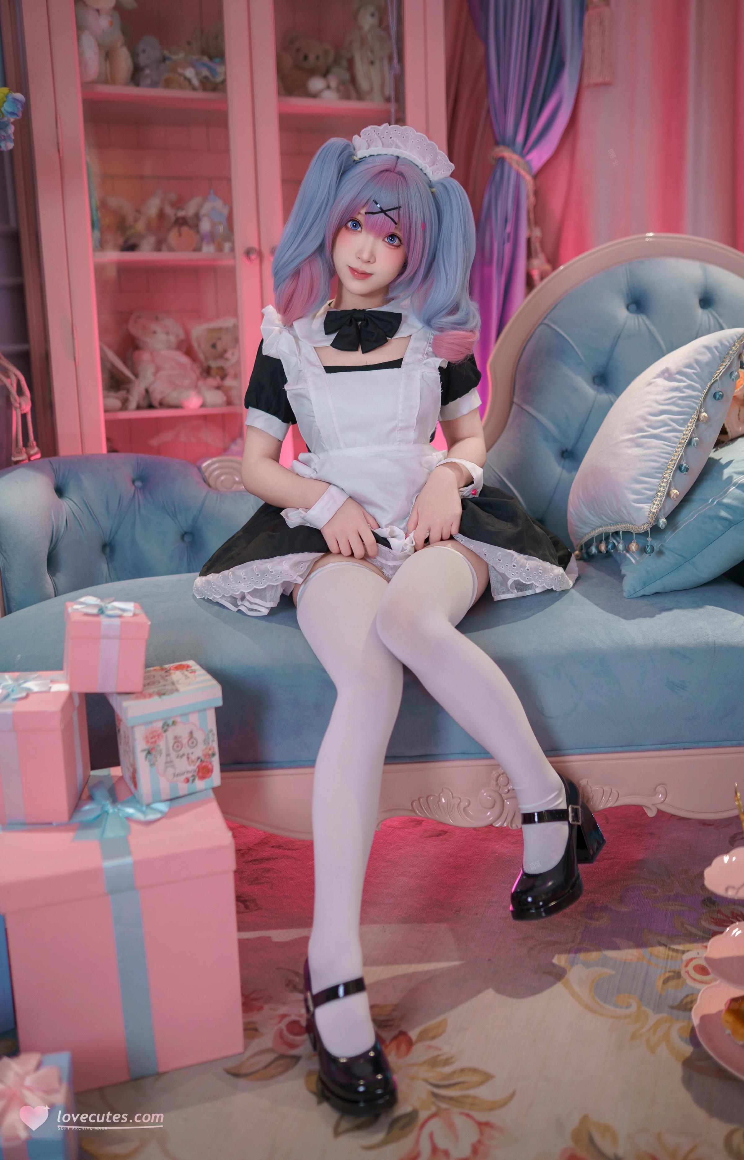 [cosplay] Bangni邦尼 - 初音未来 兔子洞女仆：蓝发女仆白丝露臀 大尺度还原 82P