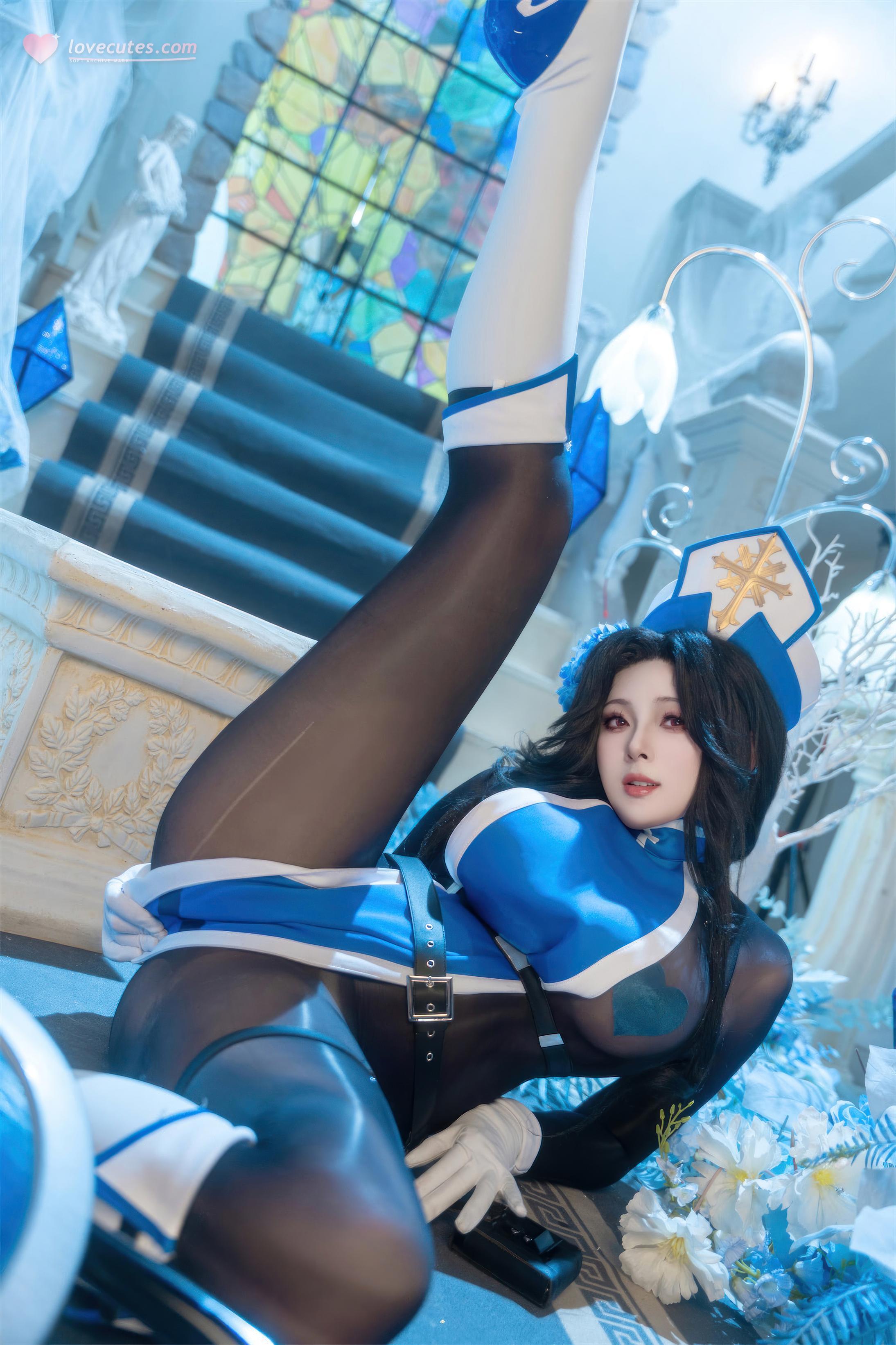 [cosplay] Natsuko夏夏子 - 梅登 冰玫瑰：蓝白护士黑丝美腿 角色还原 71P