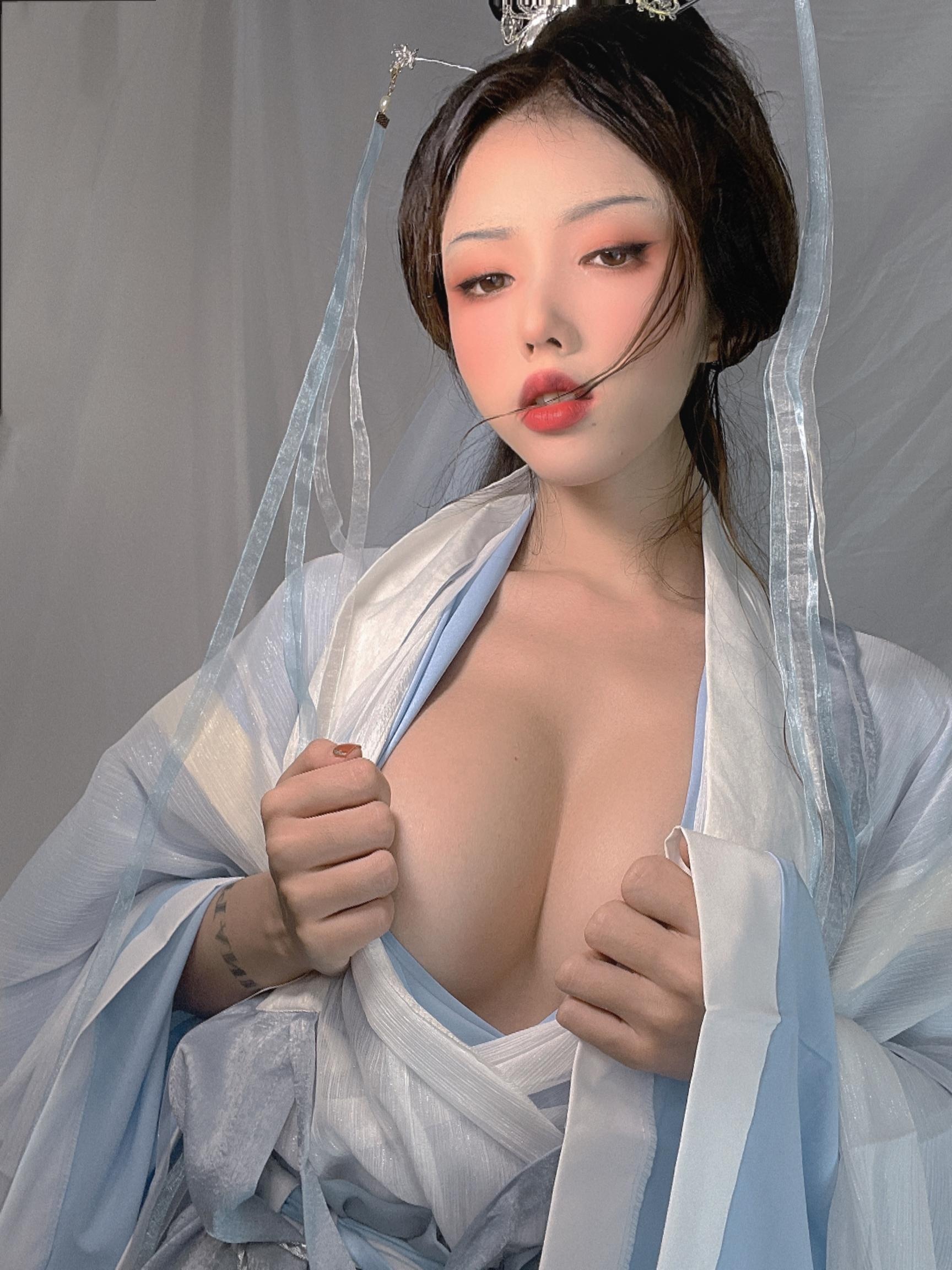 [写真] 钛合金TiTi - 道姑：蓝白道袍低胸美胸 古风写真 24P