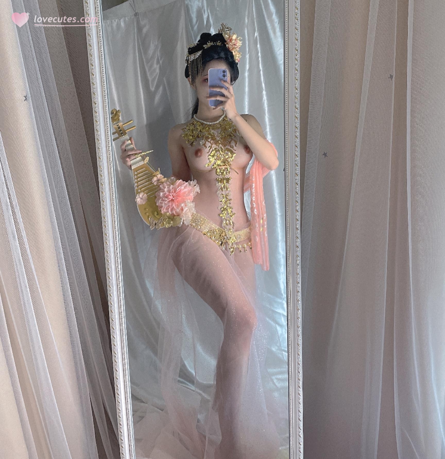 [私房] Titanium TiTi - Quý Phi: Ngực Đẹp Nửa Trần Trong Vải Mỏng Hồng 32P