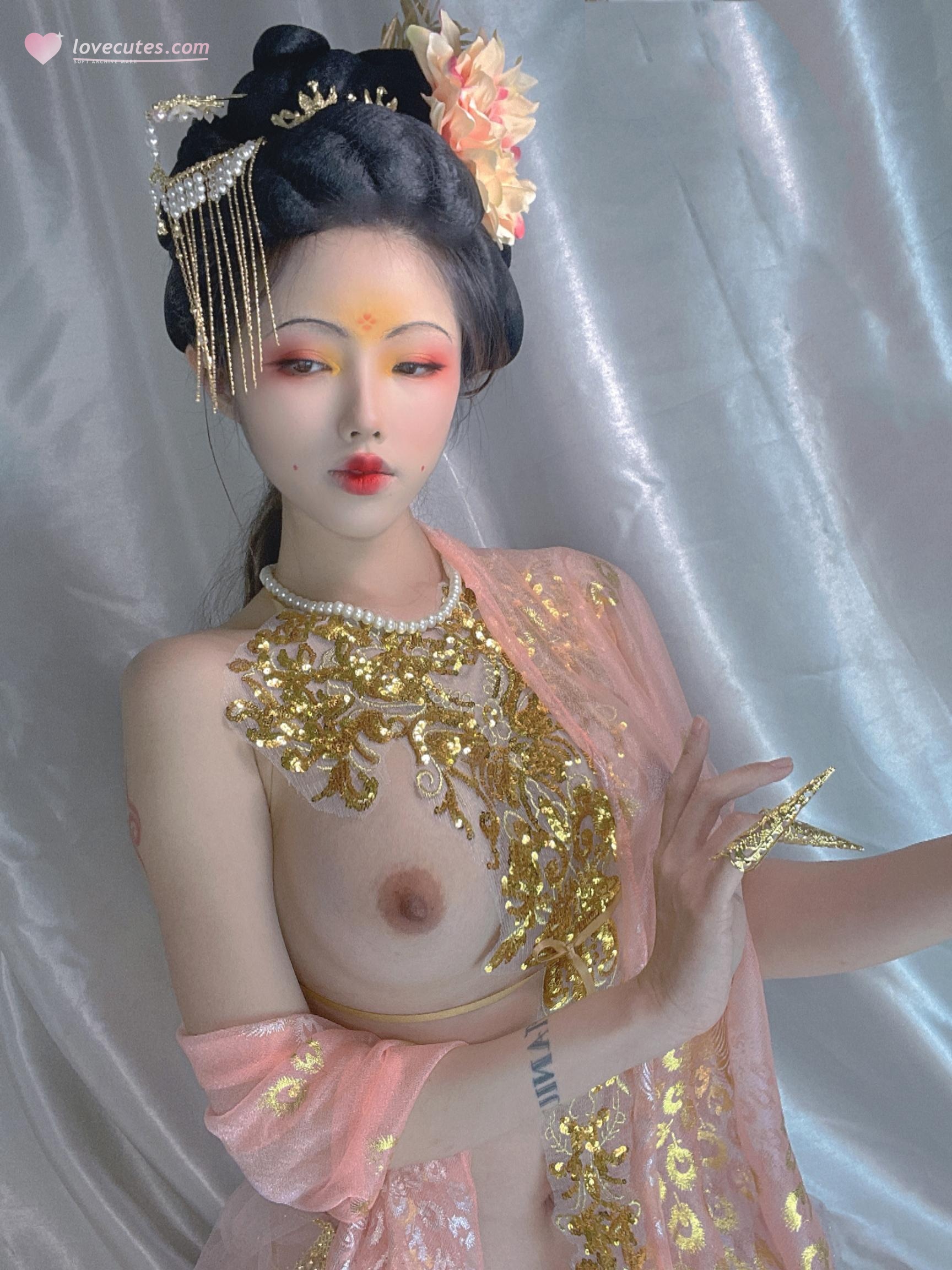 [私房] Titanium TiTi - Quý Phi: Ngực Đẹp Nửa Trần Trong Vải Mỏng Hồng 32P