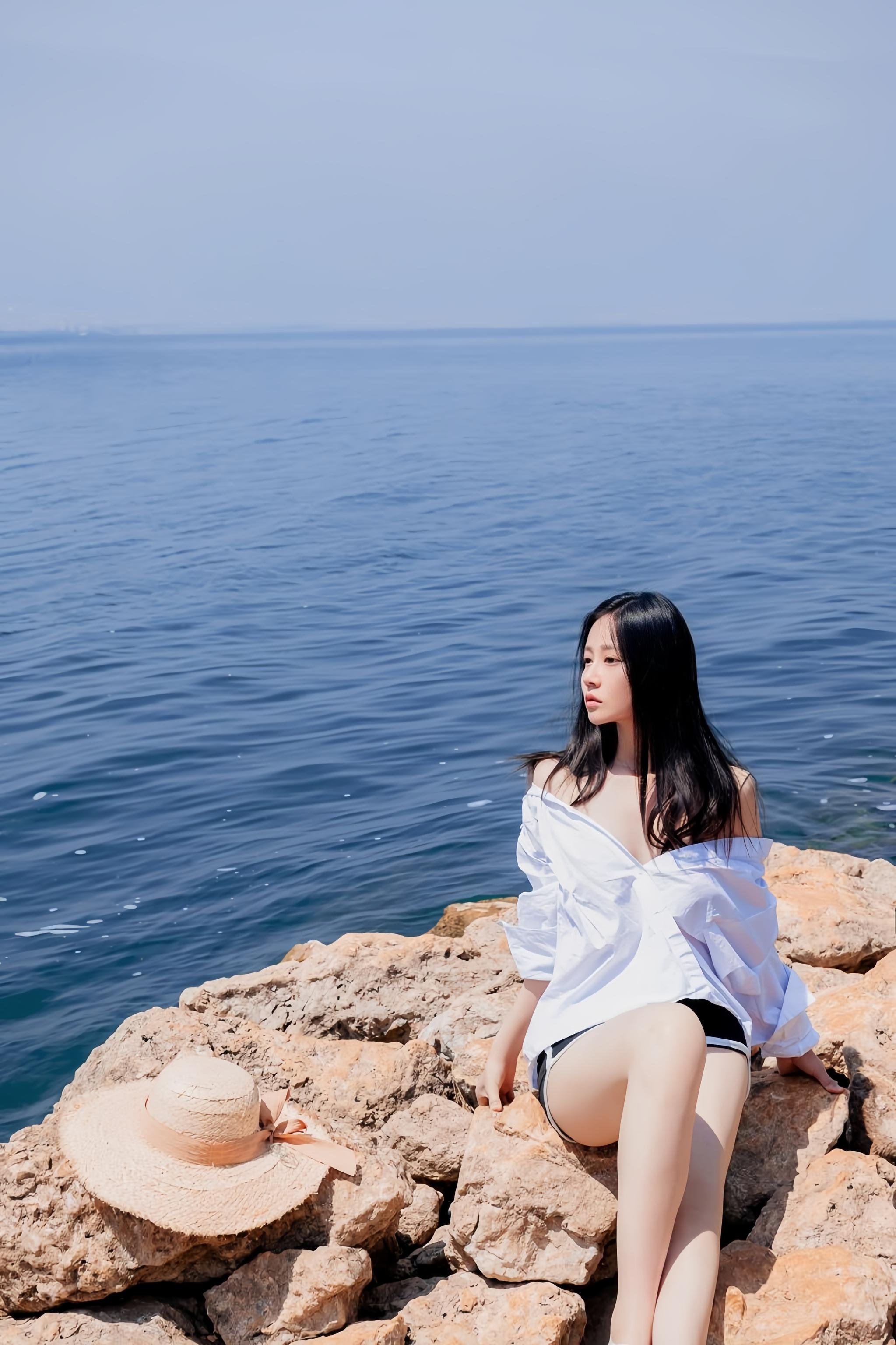 '[Ảnh] Nnian Năm Năm - Chụp Ngoài Biển Với Áo Sơ Mi Trắng: Giải Khuy, Lộ Ngực, Ướt Áo 49P'