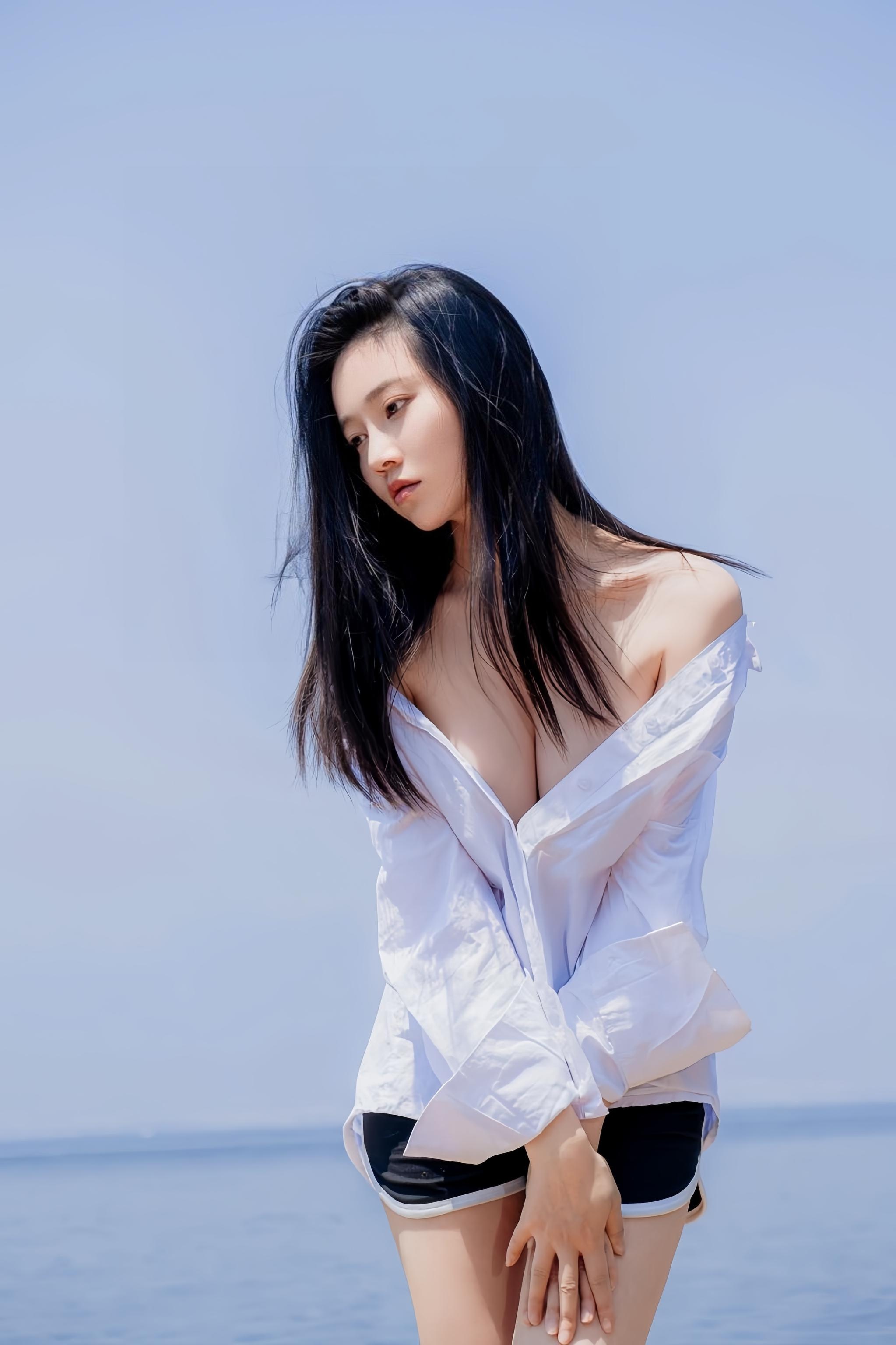'[Ảnh] Nnian Năm Năm - Chụp Ngoài Biển Với Áo Sơ Mi Trắng: Giải Khuy, Lộ Ngực, Ướt Áo 49P'