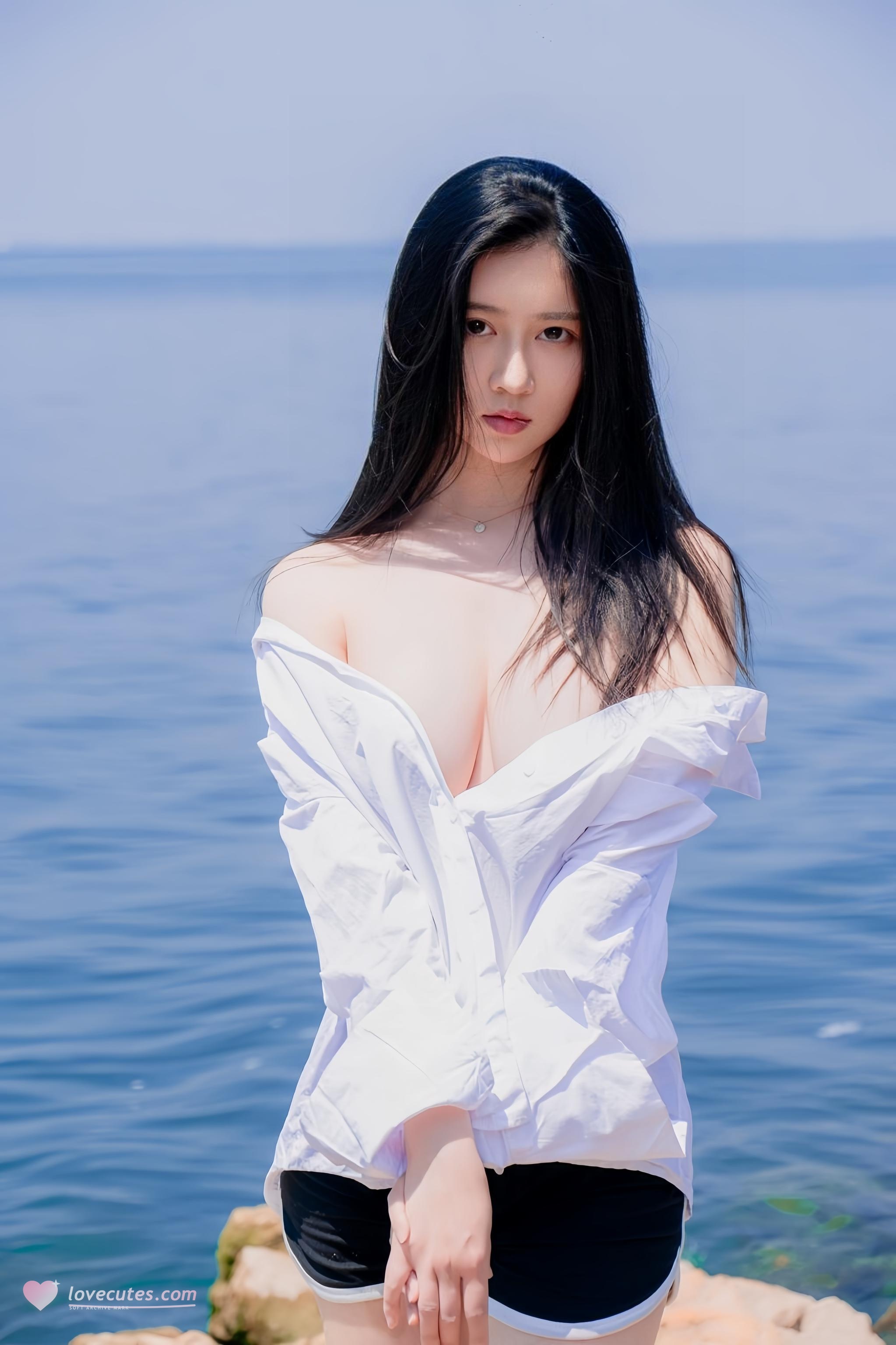 '[Ảnh] Nnian Năm Năm - Chụp Ngoài Biển Với Áo Sơ Mi Trắng: Giải Khuy, Lộ Ngực, Ướt Áo 49P'