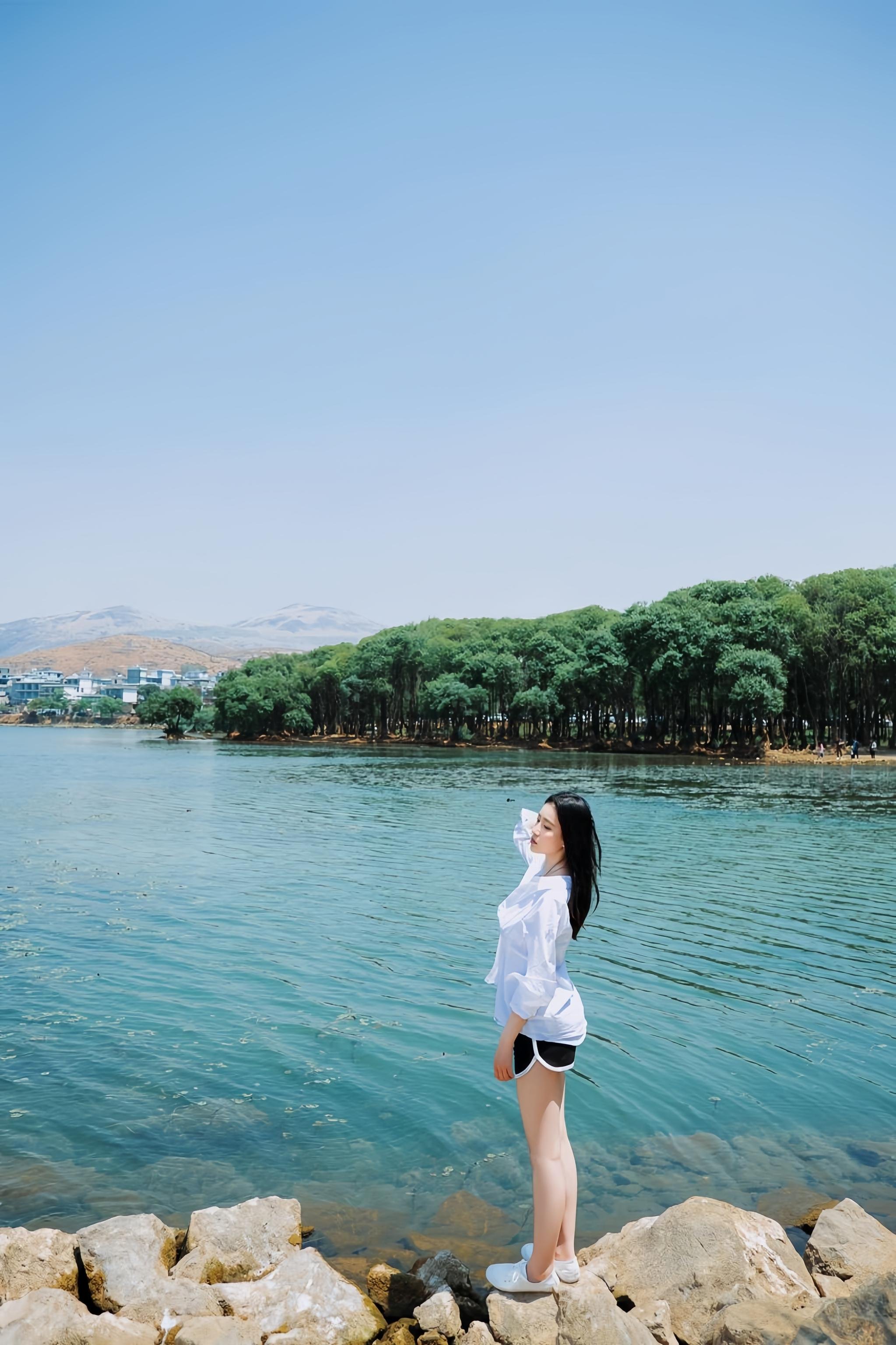 '[Ảnh] Nnian Năm Năm - Chụp Ngoài Biển Với Áo Sơ Mi Trắng: Giải Khuy, Lộ Ngực, Ướt Áo 49P'