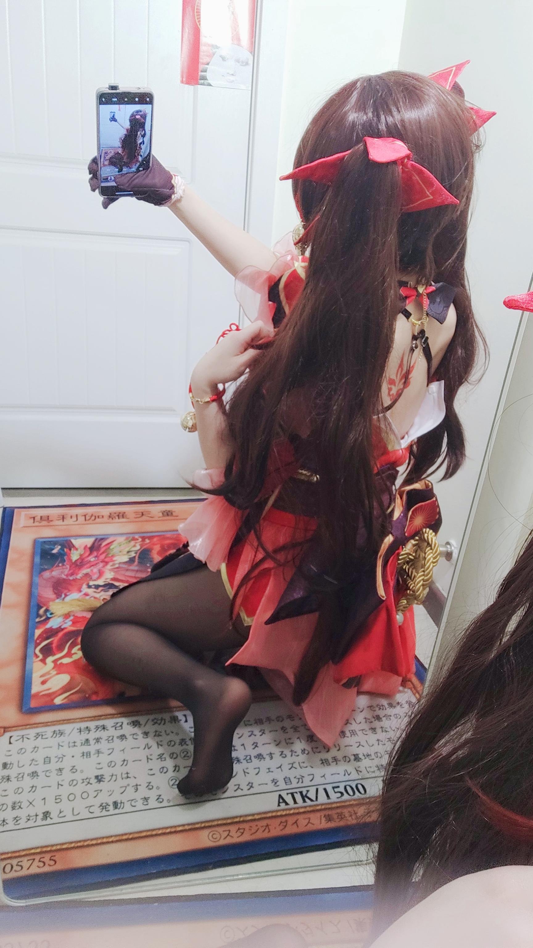 '[cosplay] 白栎Shirly - 崩坏星穹铁道 Hoa Hỏa: Đôi chân đẹp với tất đen trắng, phục chế 53P3V'