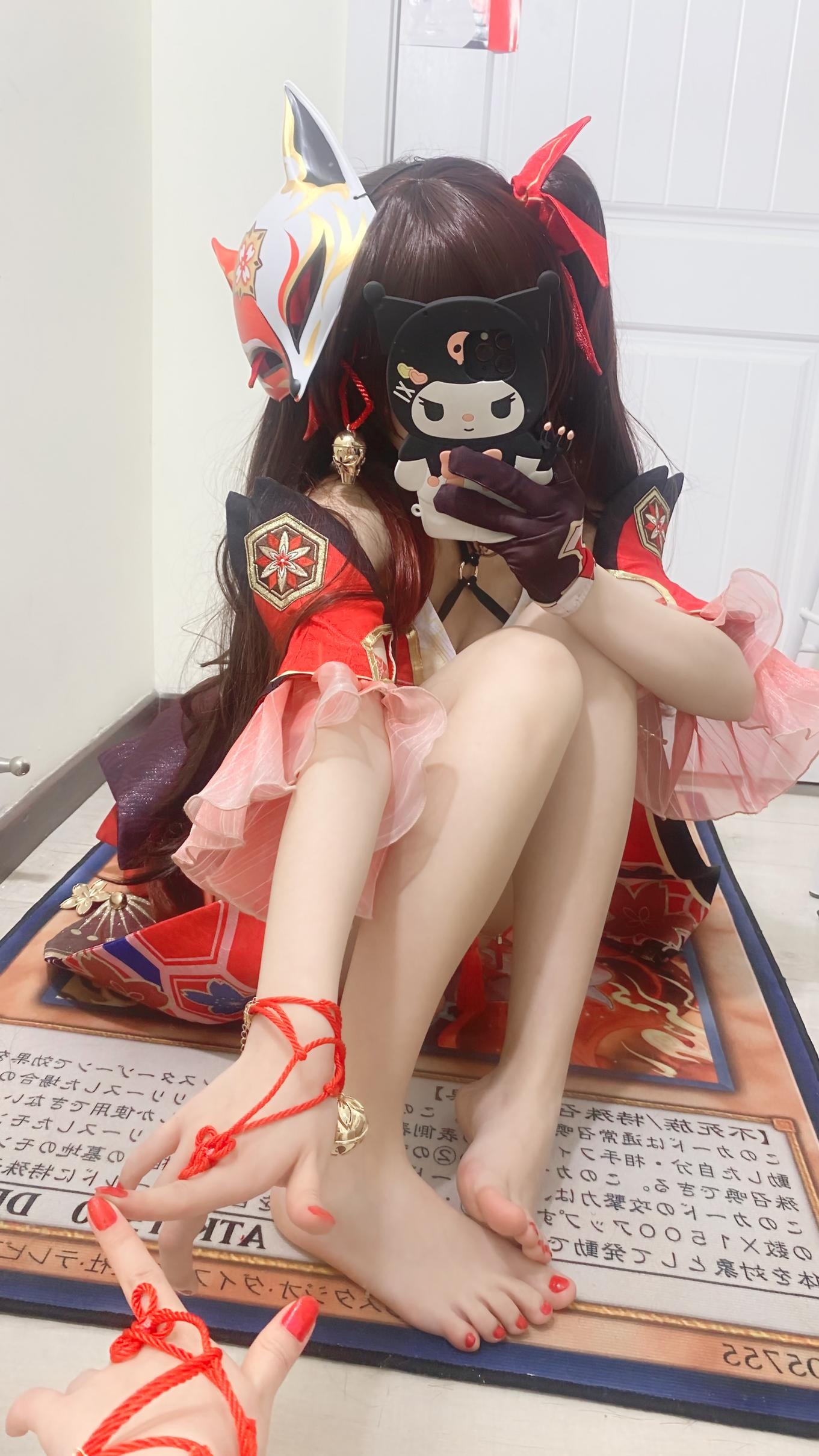 '[cosplay] 白栎Shirly - 崩坏星穹铁道 Hoa Hỏa: Đôi chân đẹp với tất đen trắng, phục chế 53P3V'