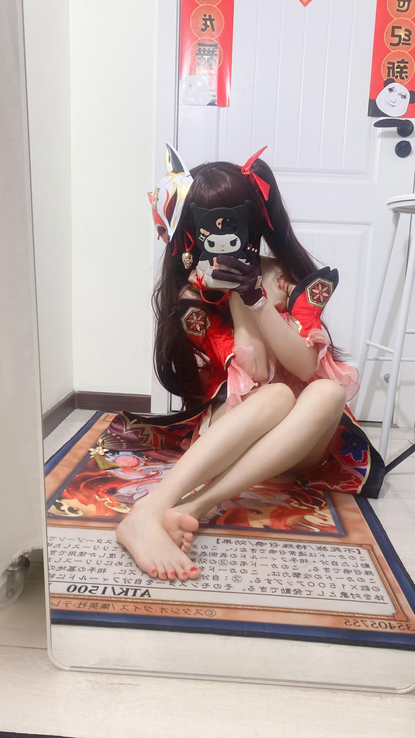 '[cosplay] 白栎Shirly - 崩坏星穹铁道 Hoa Hỏa: Đôi chân đẹp với tất đen trắng, phục chế 53P3V'