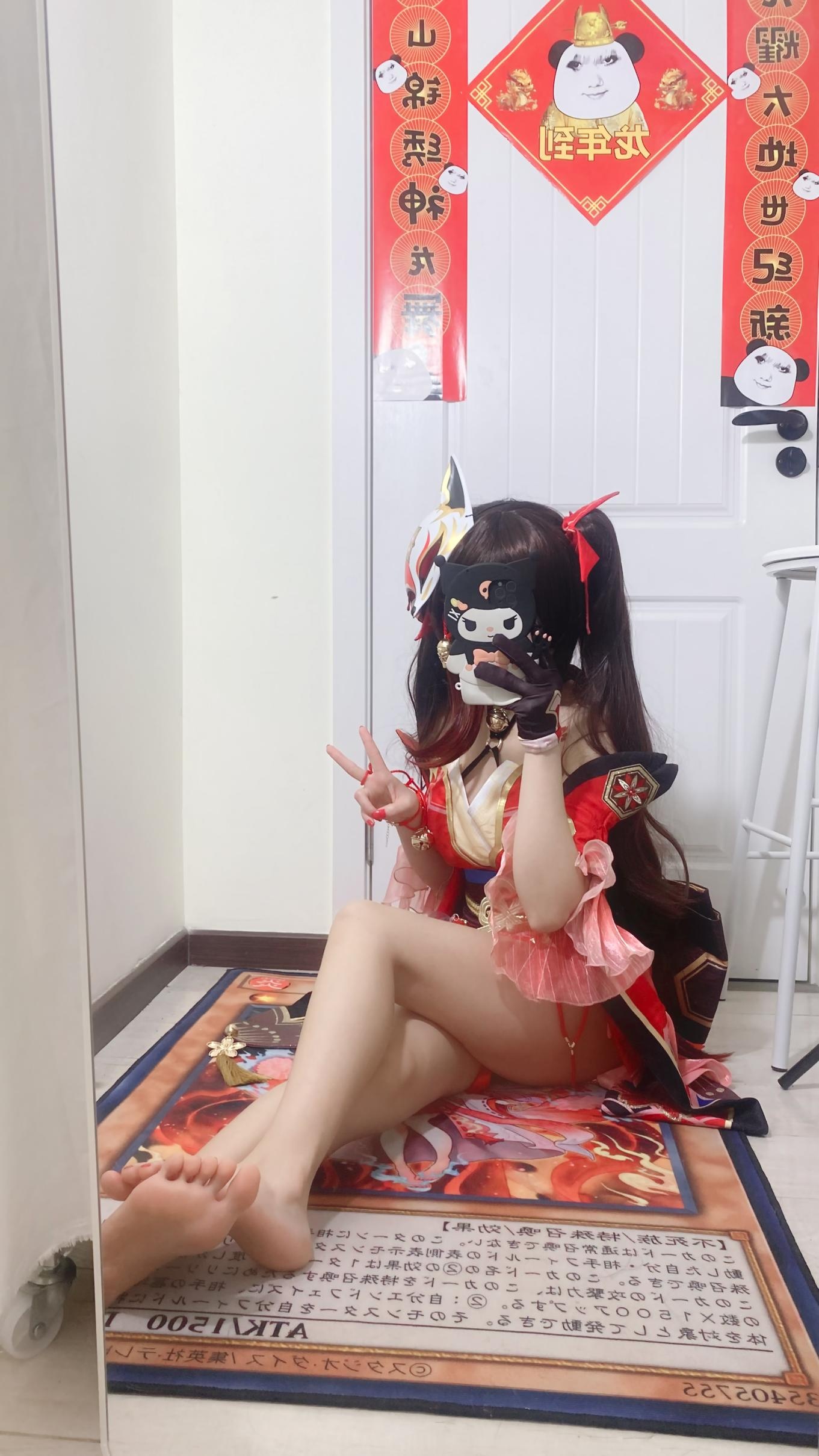 '[cosplay] 白栎Shirly - 崩坏星穹铁道 Hoa Hỏa: Đôi chân đẹp với tất đen trắng, phục chế 53P3V'