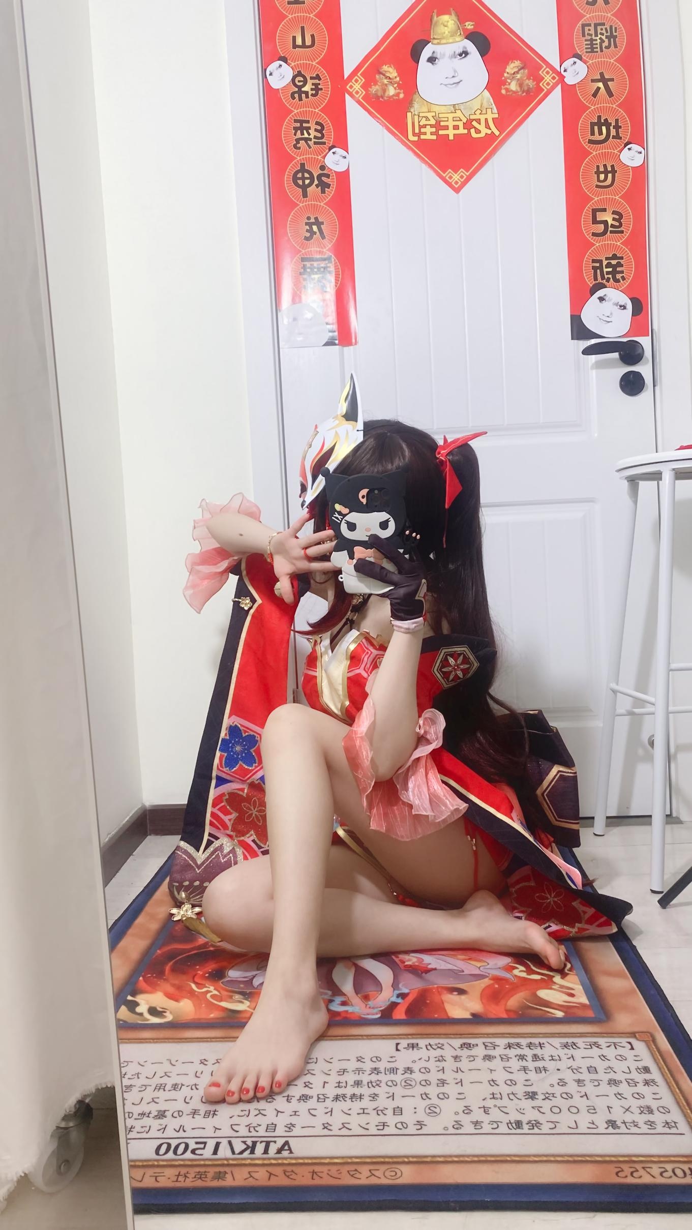 '[cosplay] 白栎Shirly - 崩坏星穹铁道 Hoa Hỏa: Đôi chân đẹp với tất đen trắng, phục chế 53P3V'