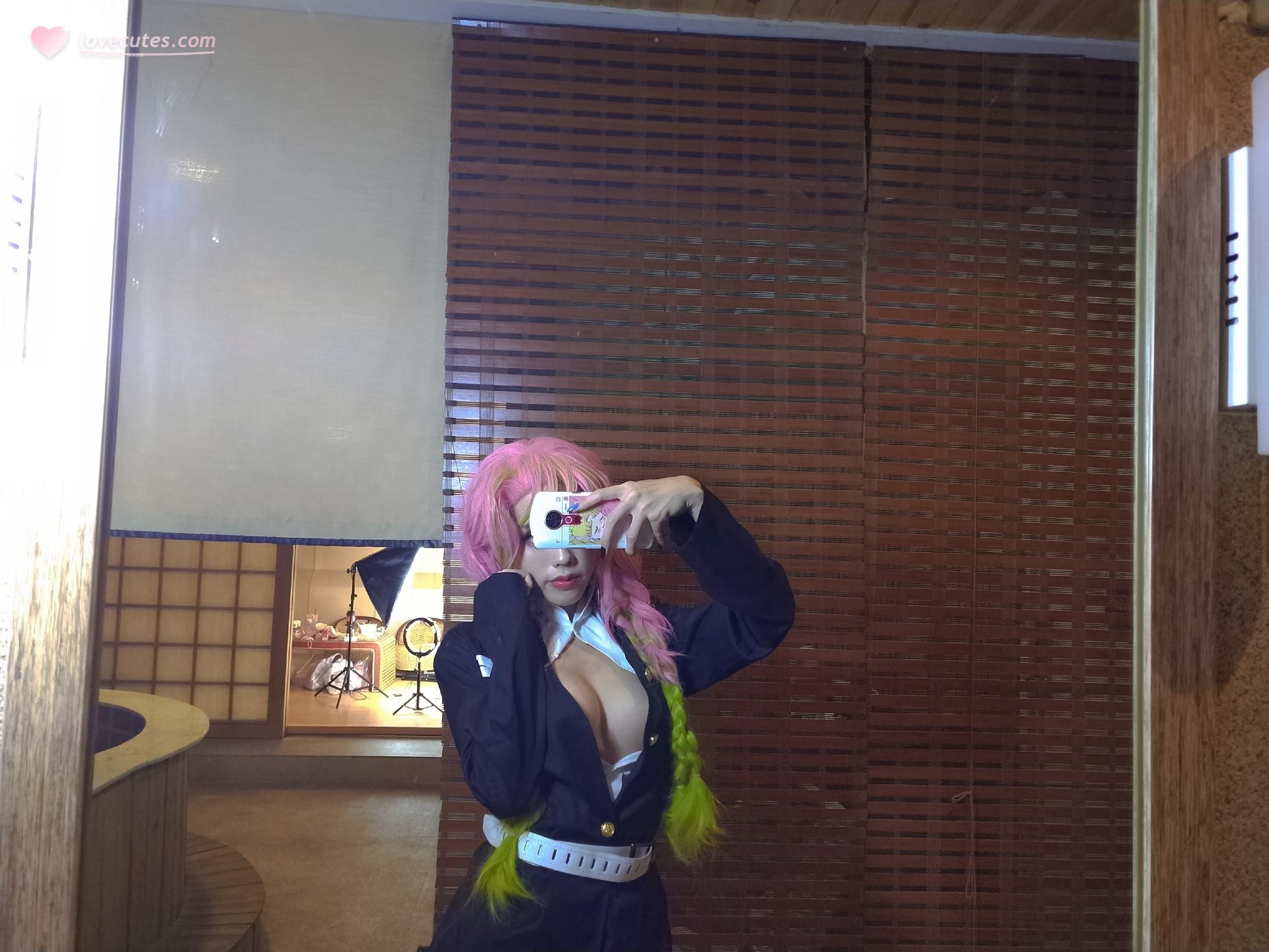 [cosplay] 钛合金TiTi - 鬼灭之刃 甘露寺蜜璃：温泉裸身巨乳恋柱还原 46P1V