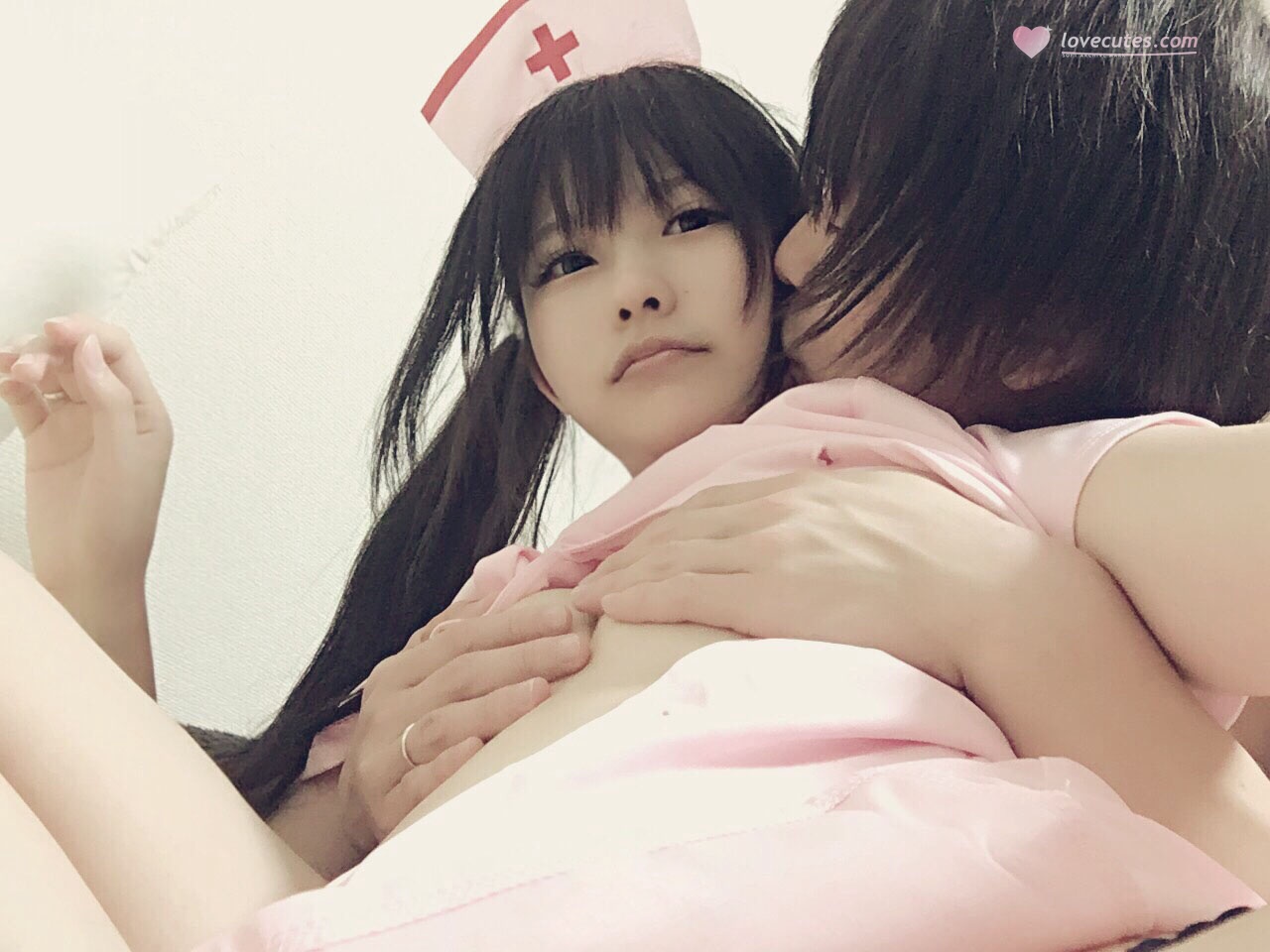 [私房] 习呆呆 - 粉色护士：白丝护士制服镜前大尺度私拍 32P2V