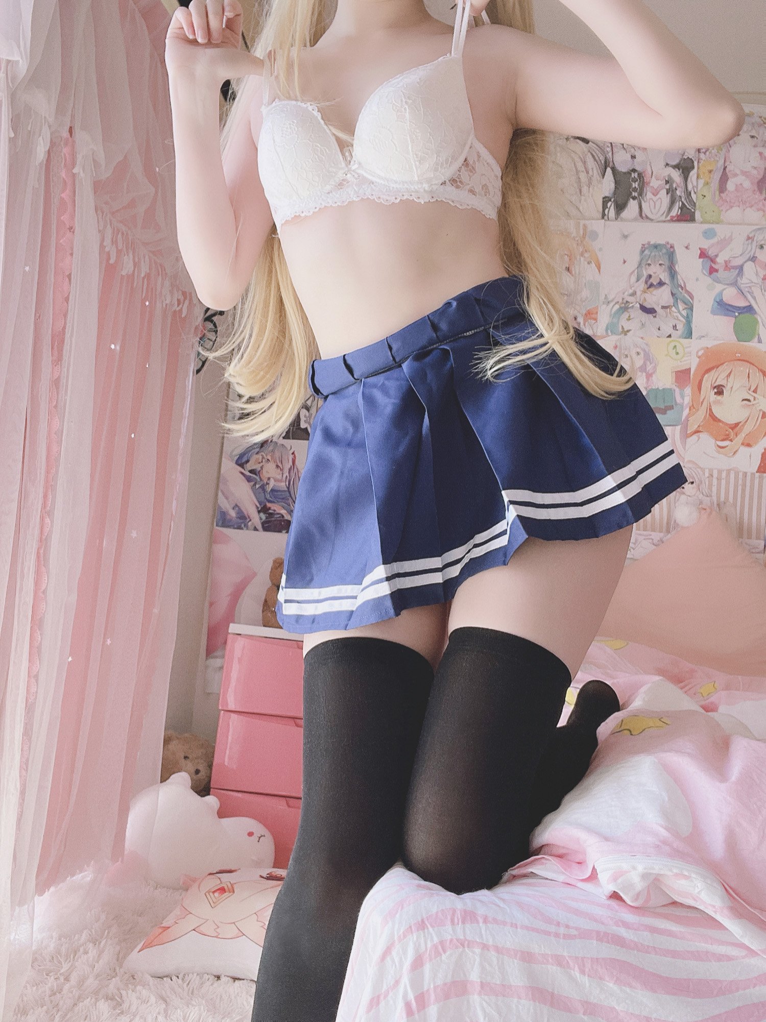 [cosplay] 习呆呆 - 英梨梨：制服黑丝露点大尺度还原 45P2V