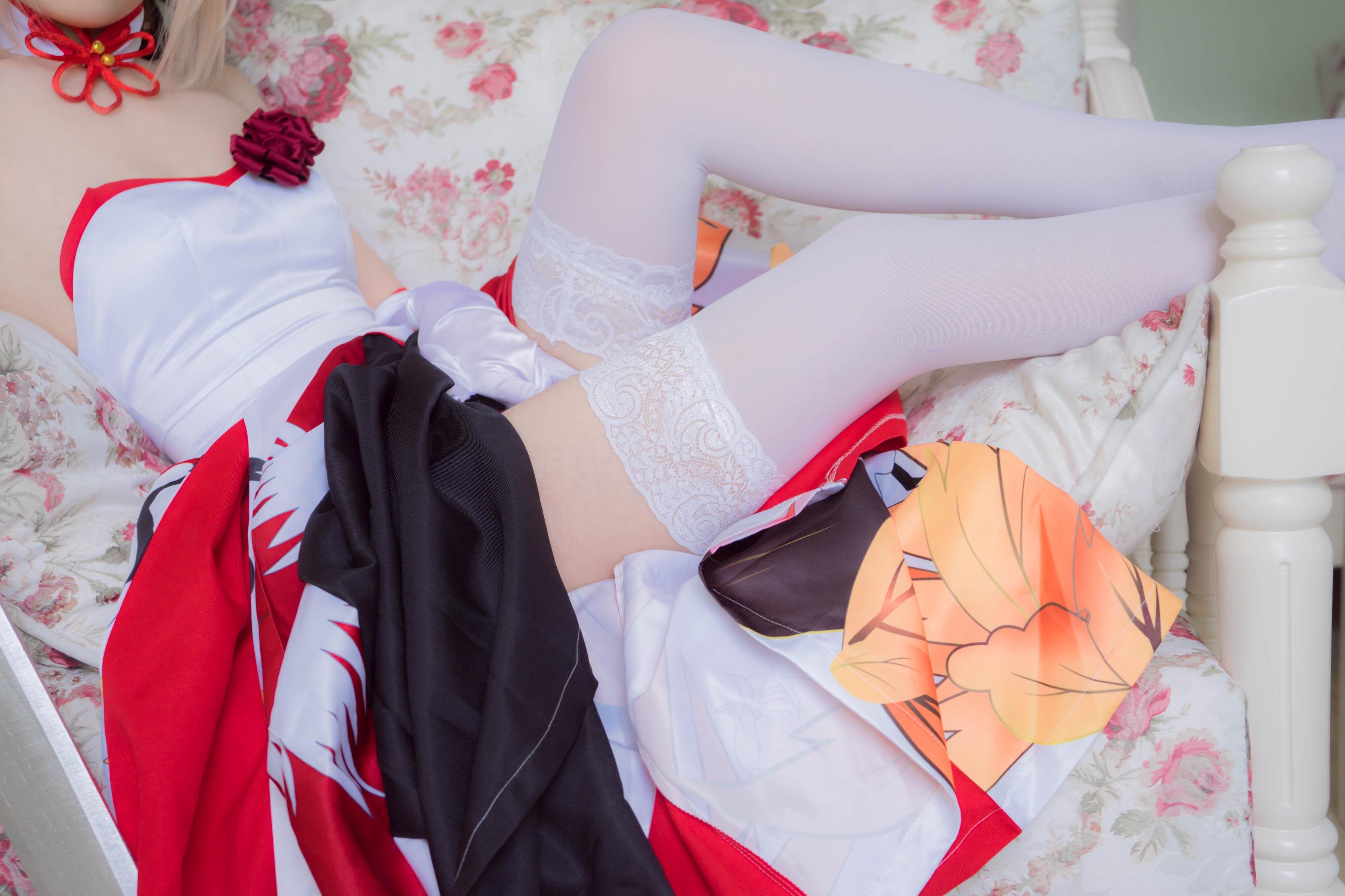 '[cosplay] Thiếu Nữ Điện Ảnh - Fate Saber Thiên Nga Lễ Phục: Tái Hiện Nhân Vật Đầy Ấn Tượng 75P'
