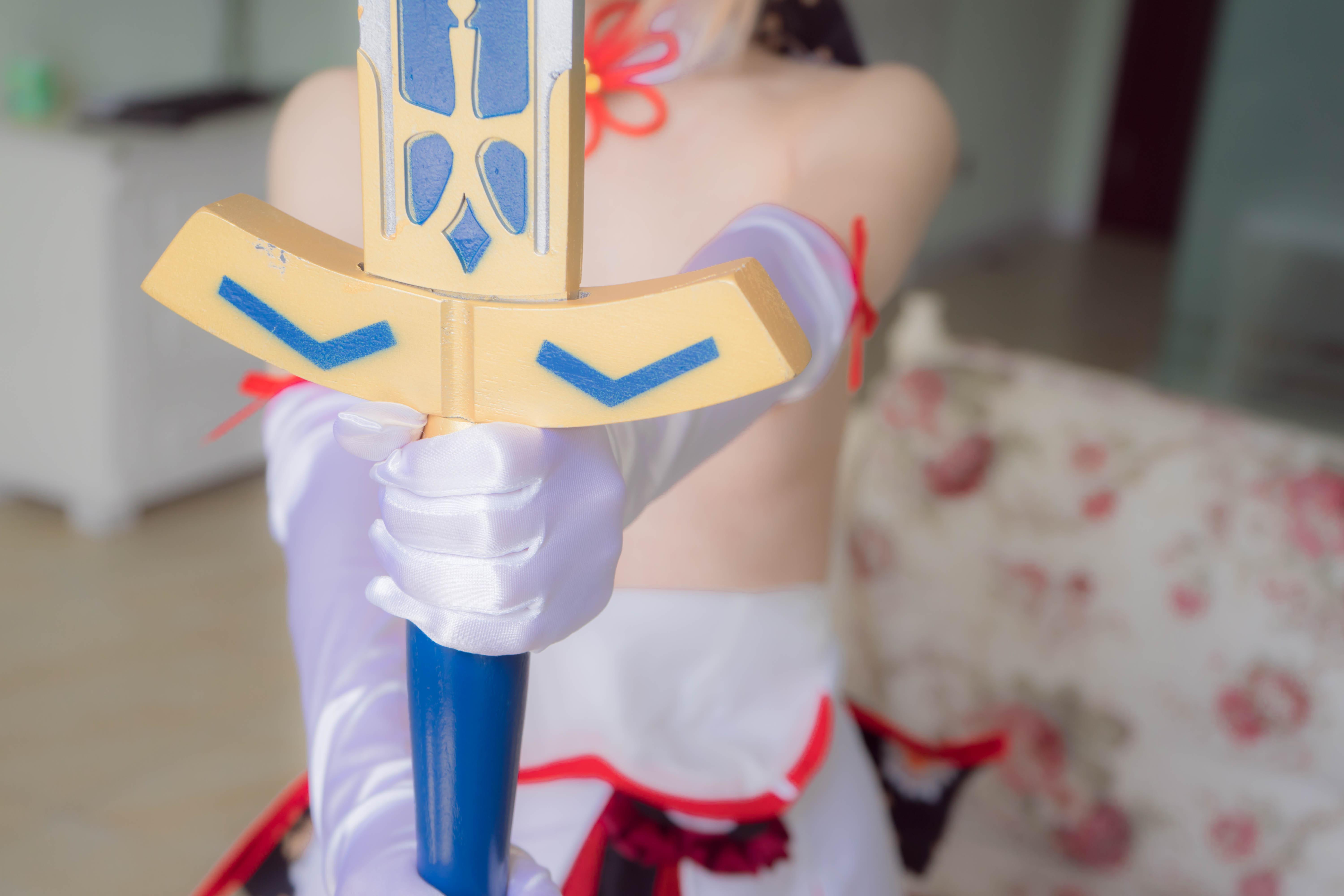 '[cosplay] Thiếu Nữ Điện Ảnh - Fate Saber Thiên Nga Lễ Phục: Tái Hiện Nhân Vật Đầy Ấn Tượng 75P'