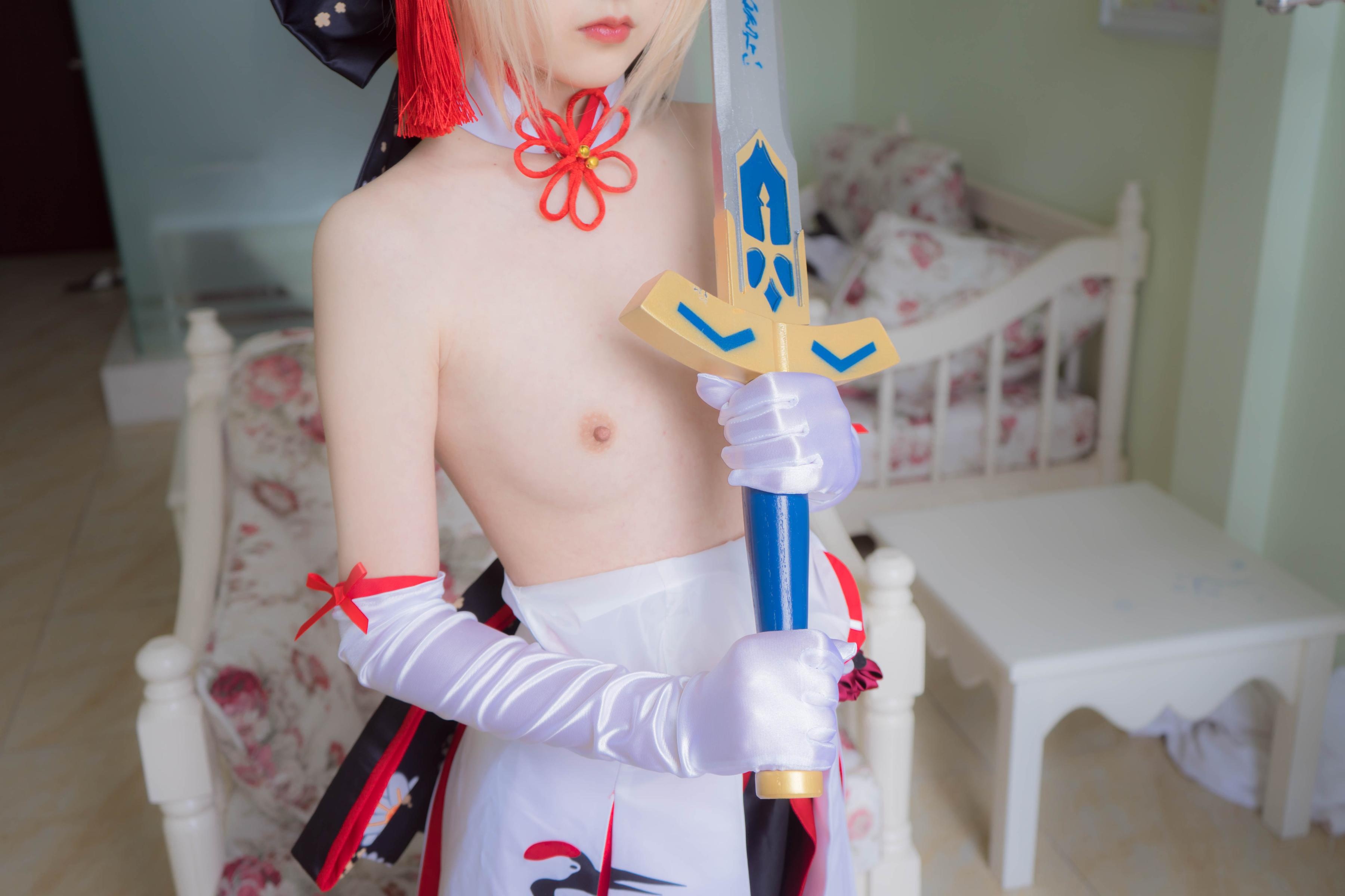 '[cosplay] Thiếu Nữ Điện Ảnh - Fate Saber Thiên Nga Lễ Phục: Tái Hiện Nhân Vật Đầy Ấn Tượng 75P'
