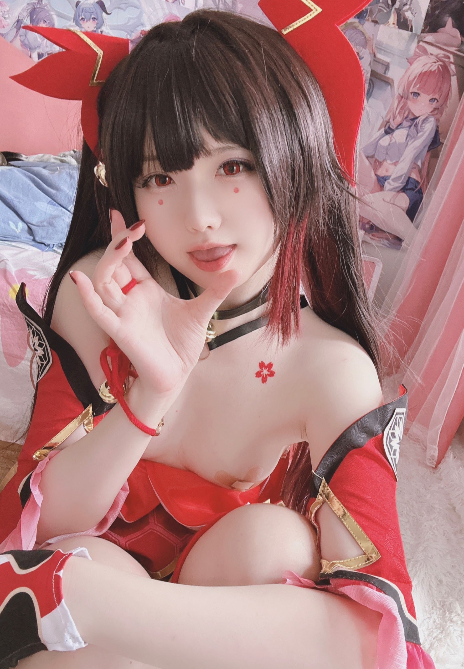 [cosplay] 习呆呆 - 崩坏：星穹铁道 花火：红衣露点大尺度还原 22P1V