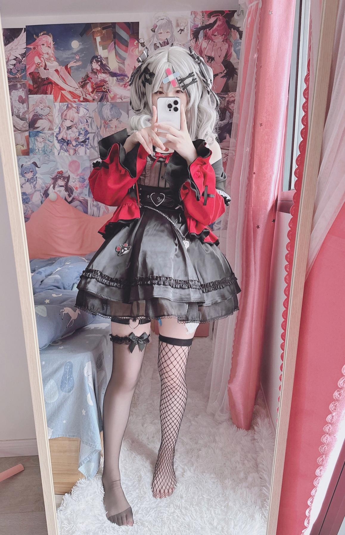 [cosplay] 习呆呆 - 沙花叉クロヱ：黑丝网袜露点大尺度还原 13P