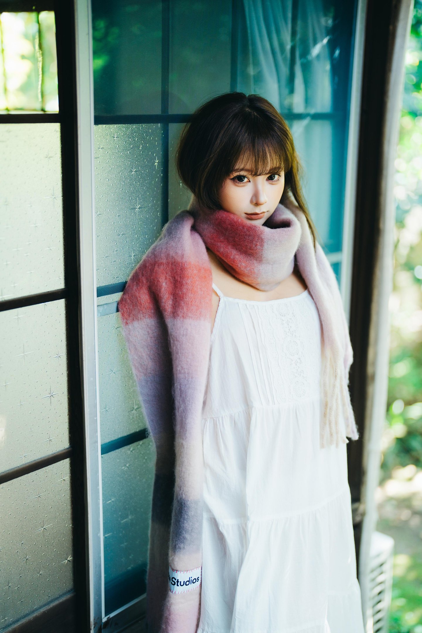 [ภาพถ่าย] ฉุนหม่า หม่า - ฤดูหนาว: ชุดนิตติ้งขนฟูเปิดไหล่ขาเรียว 32P