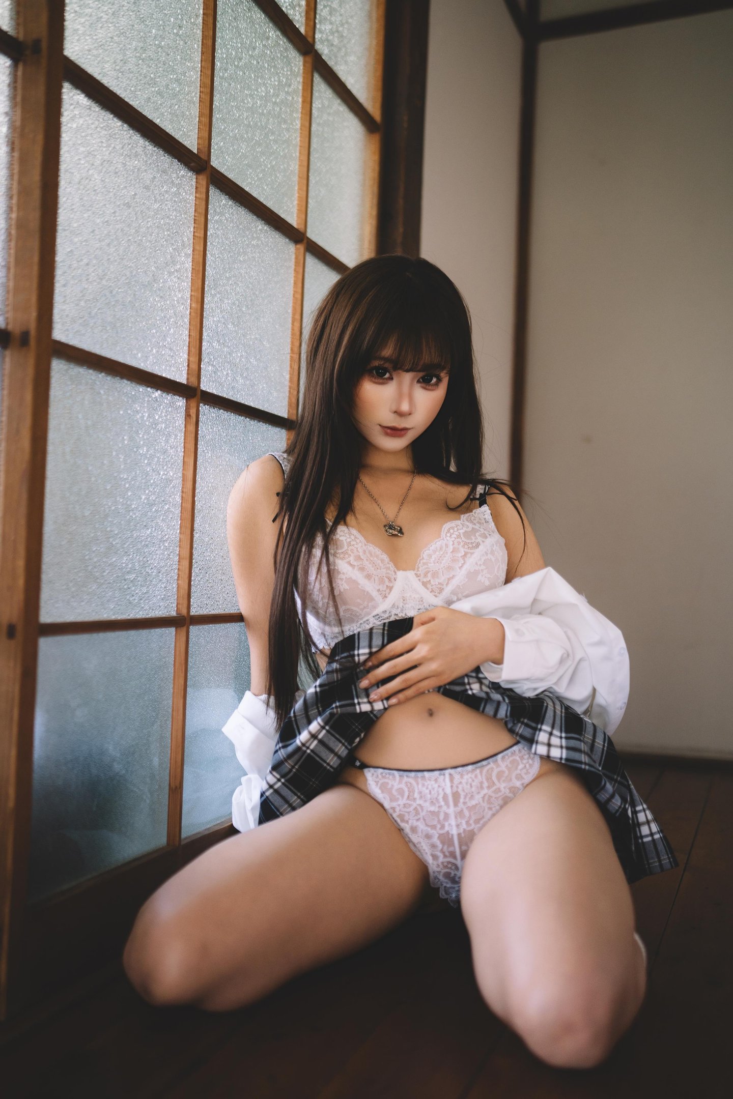 [Ảnh] Chẩn Mạc Mạc - JK: Áo Sơ Mi Trắng, Váy Kẻ, Đồ Lót Ren, Quyến Rũ Đồng Phục 32P