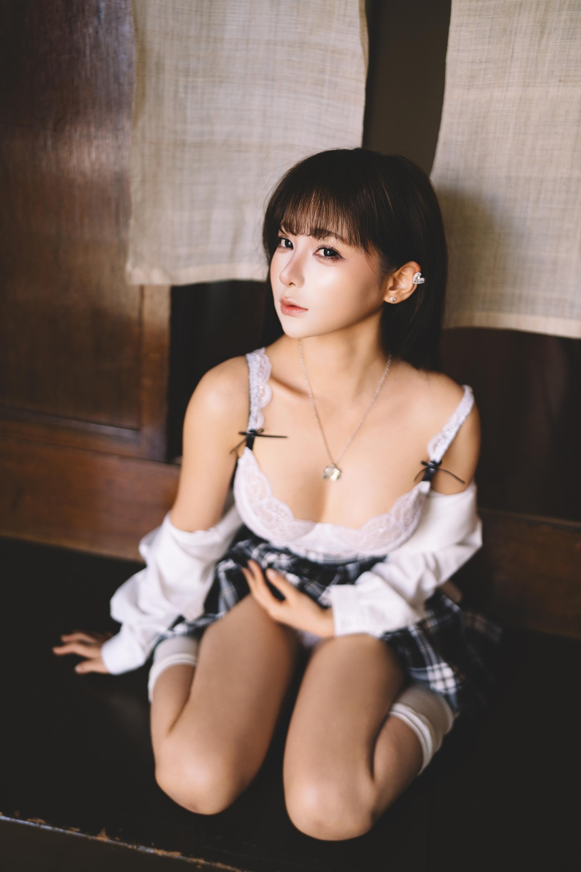 [Ảnh] Chẩn Mạc Mạc - JK: Áo Sơ Mi Trắng, Váy Kẻ, Đồ Lót Ren, Quyến Rũ Đồng Phục 32P