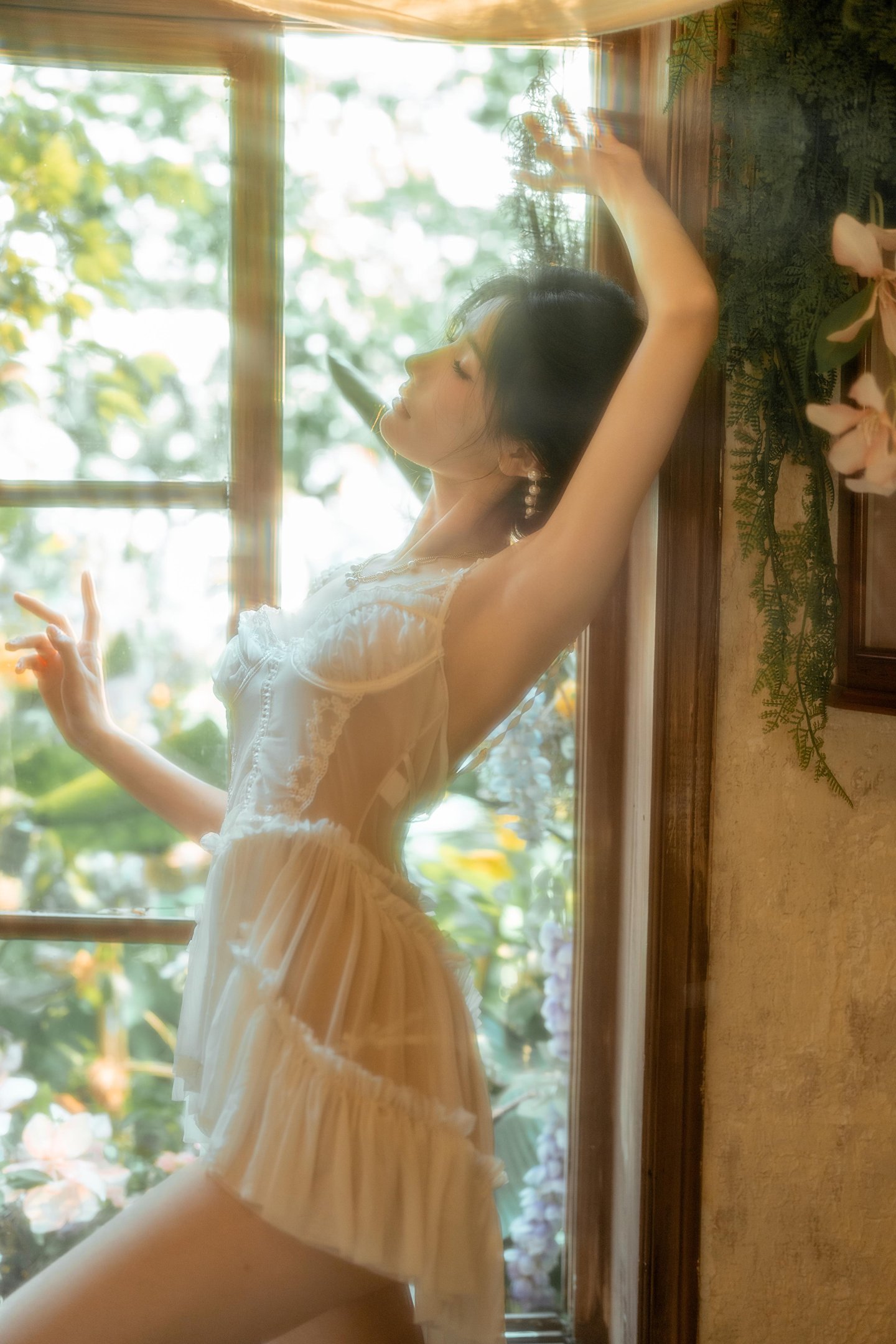 [私房] Cam Tử Miu - Váy Trắng Cam Tử: Nội Y Ren Trắng và Đôi Chân Xinh 50P