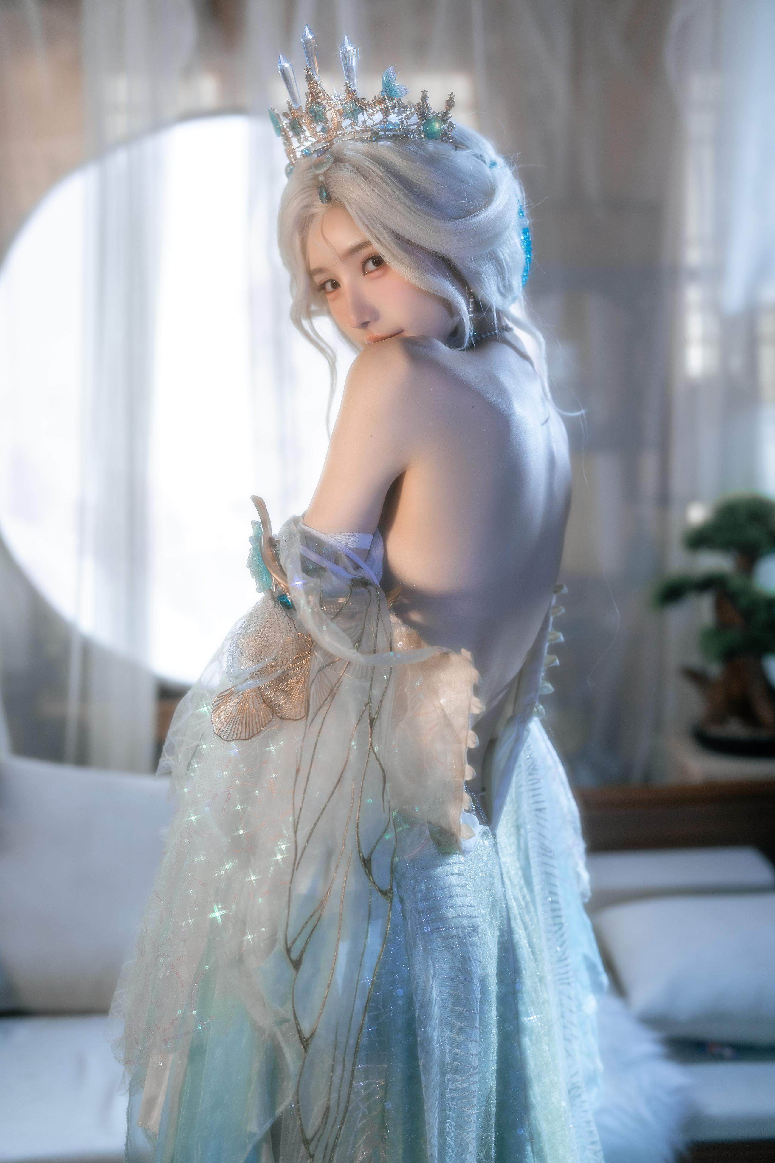 [costume] Orange Cat - Ngược Thủy Hàn: Tóc Trắng, Kiểu Cổ Điển, Lưng Trần, Đùi Dài 50P