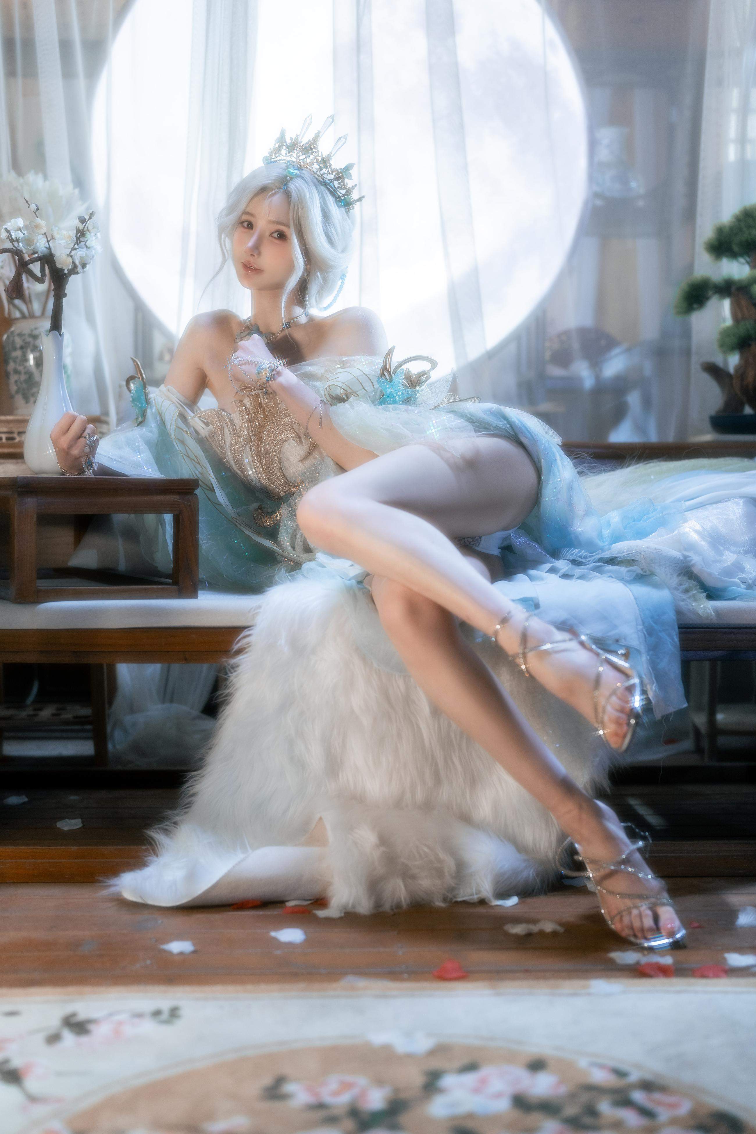 [costume] Orange Cat - Ngược Thủy Hàn: Tóc Trắng, Kiểu Cổ Điển, Lưng Trần, Đùi Dài 50P