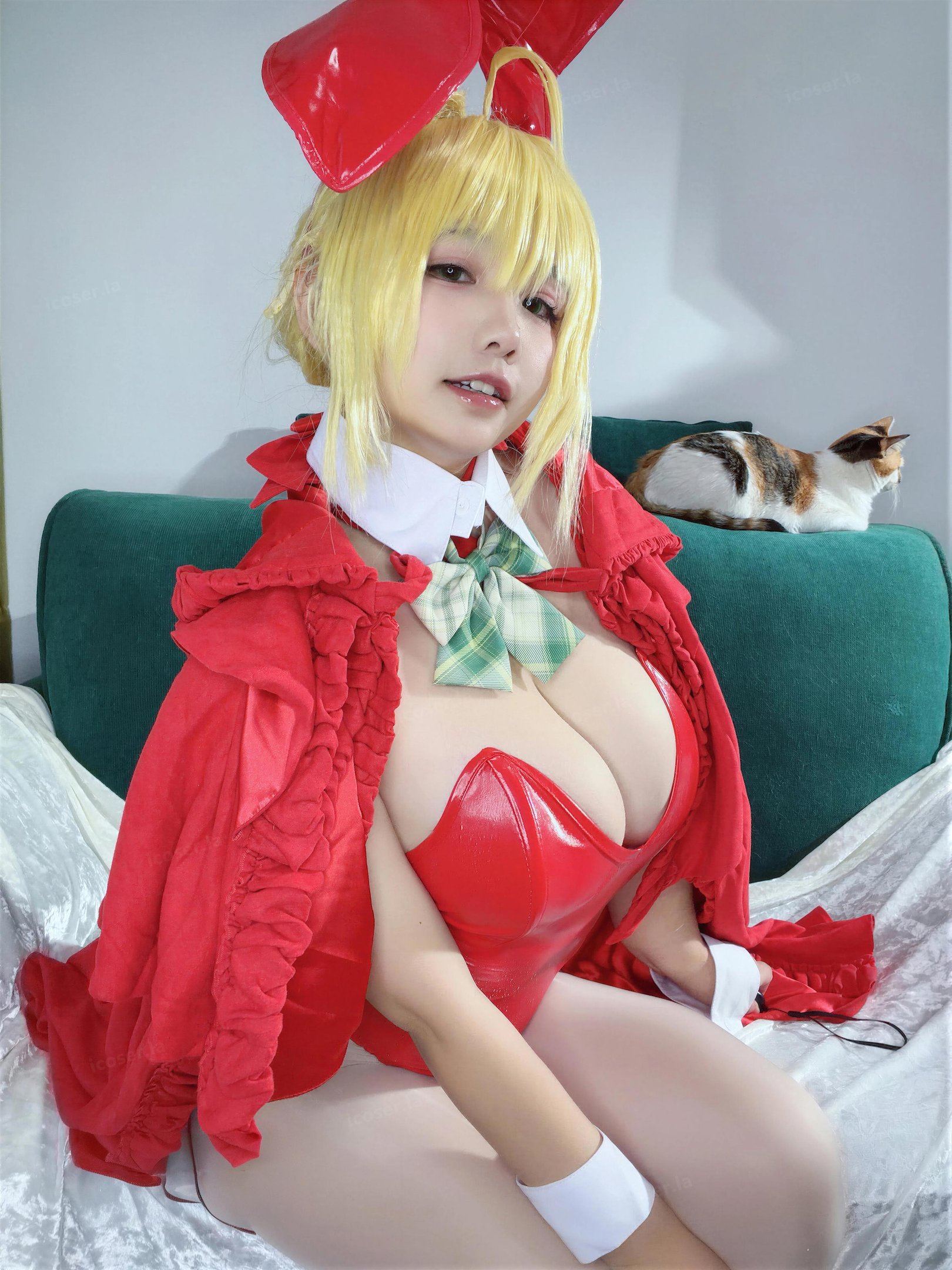 [cosplay] 阿半今天很开心 - FGO 尼禄圣诞节：红白紧身巨乳美腿还原 71P