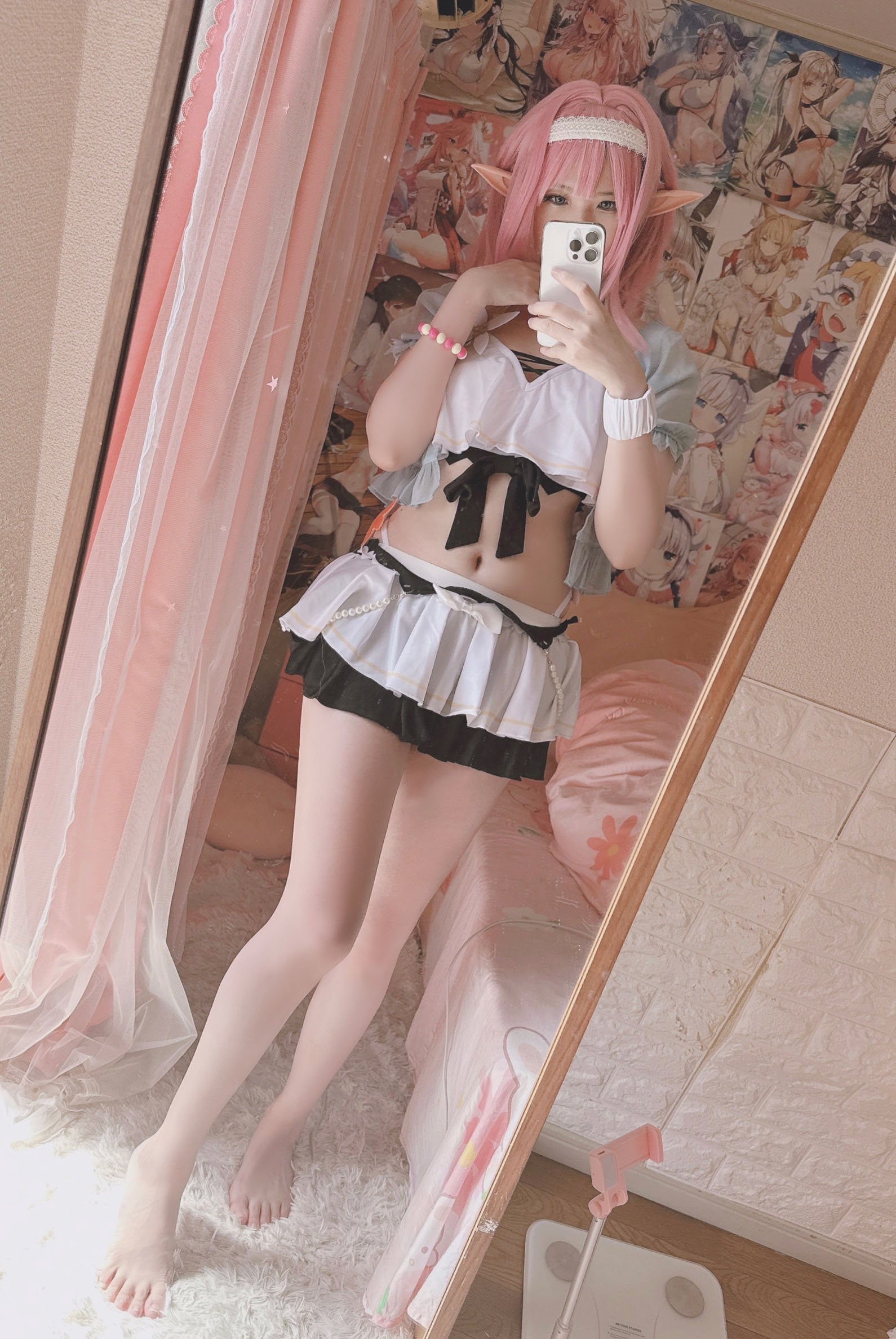 [cosplay] 习呆呆 - 爱莉希雅：粉发女仆露点大尺度还原 14P