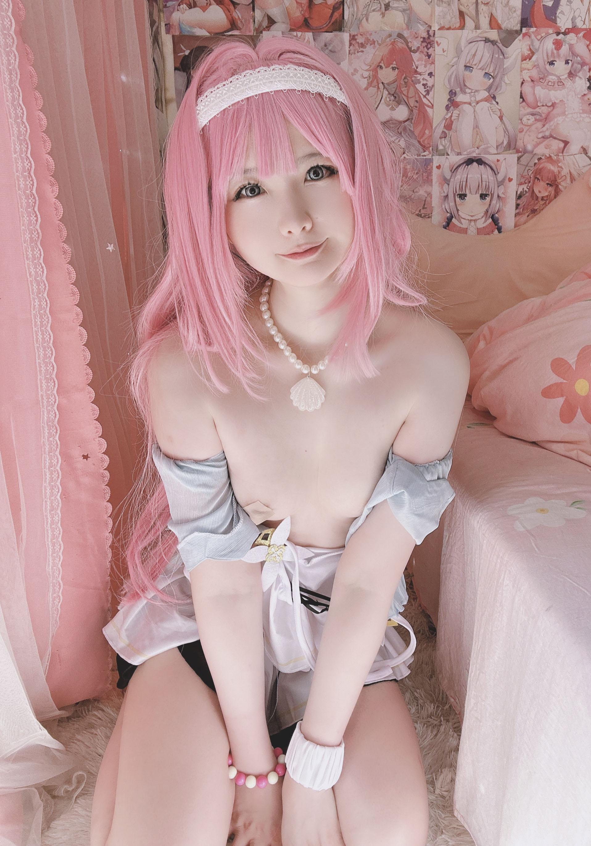 [cosplay] 习呆呆 - 爱莉希雅：粉发女仆露点大尺度还原 14P